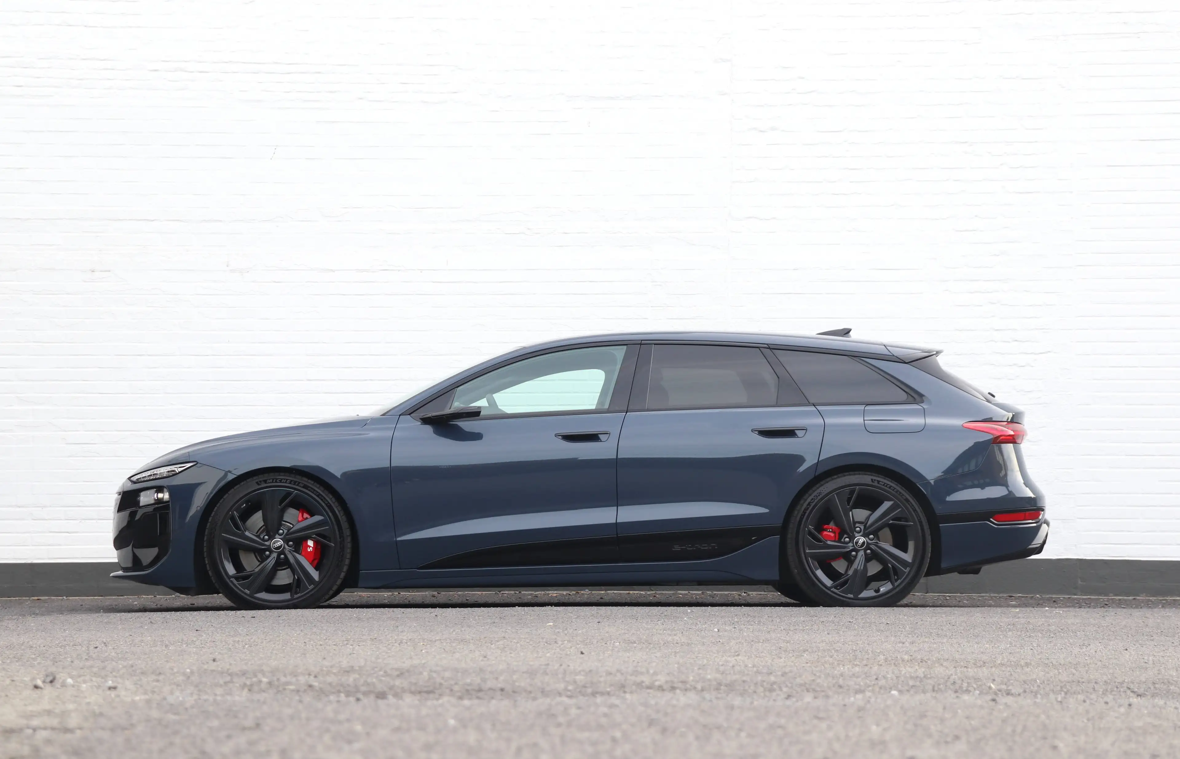 Audi S6 e-tron Avant 100 kW Quattro - SoftClose/HUD/BlindSpot/B&O/360/Towbar/21" — photo 3
