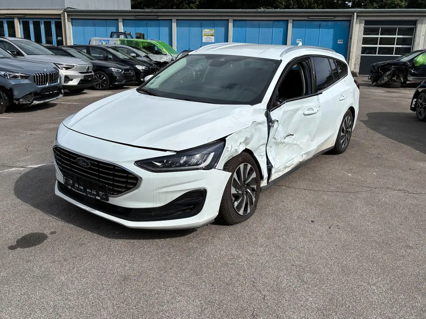 Ford Focus Turnier 1.5 EcoBlue Titanium X  Automatik Weiß - 1