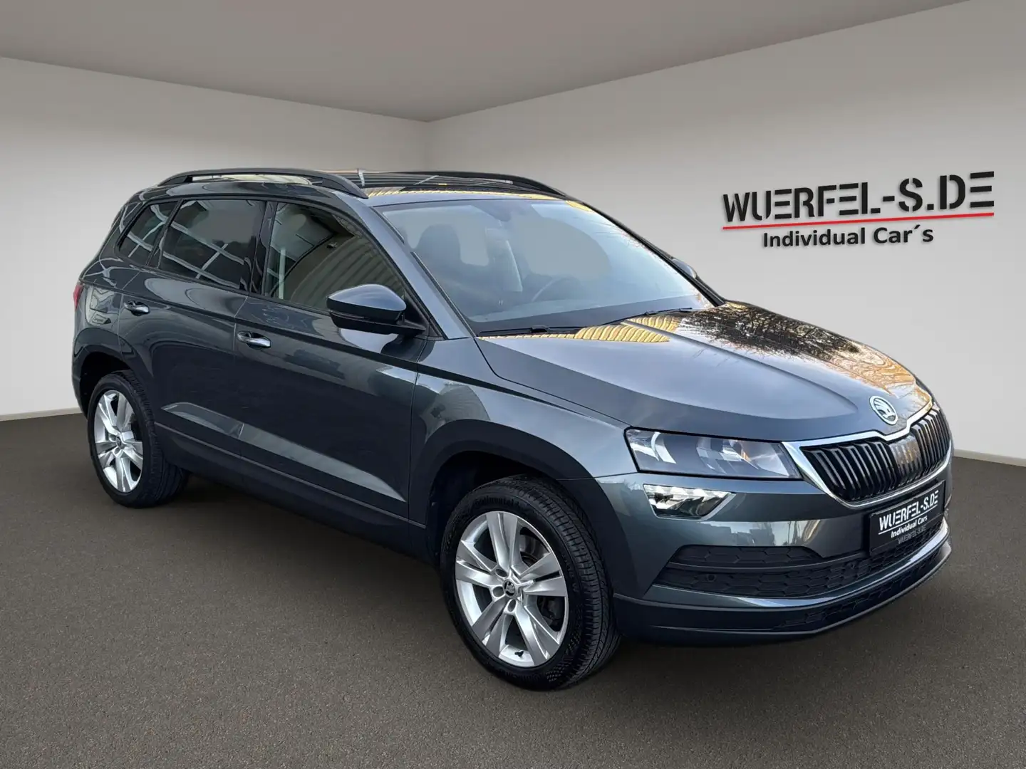 Skoda Karoq Style+AHK+NAVI+Keyless+18"Alu Gris - 1