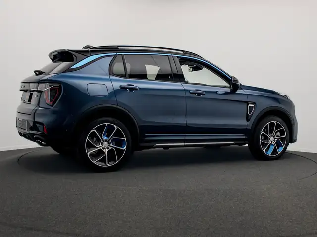 Lynk & Co 01 view 27