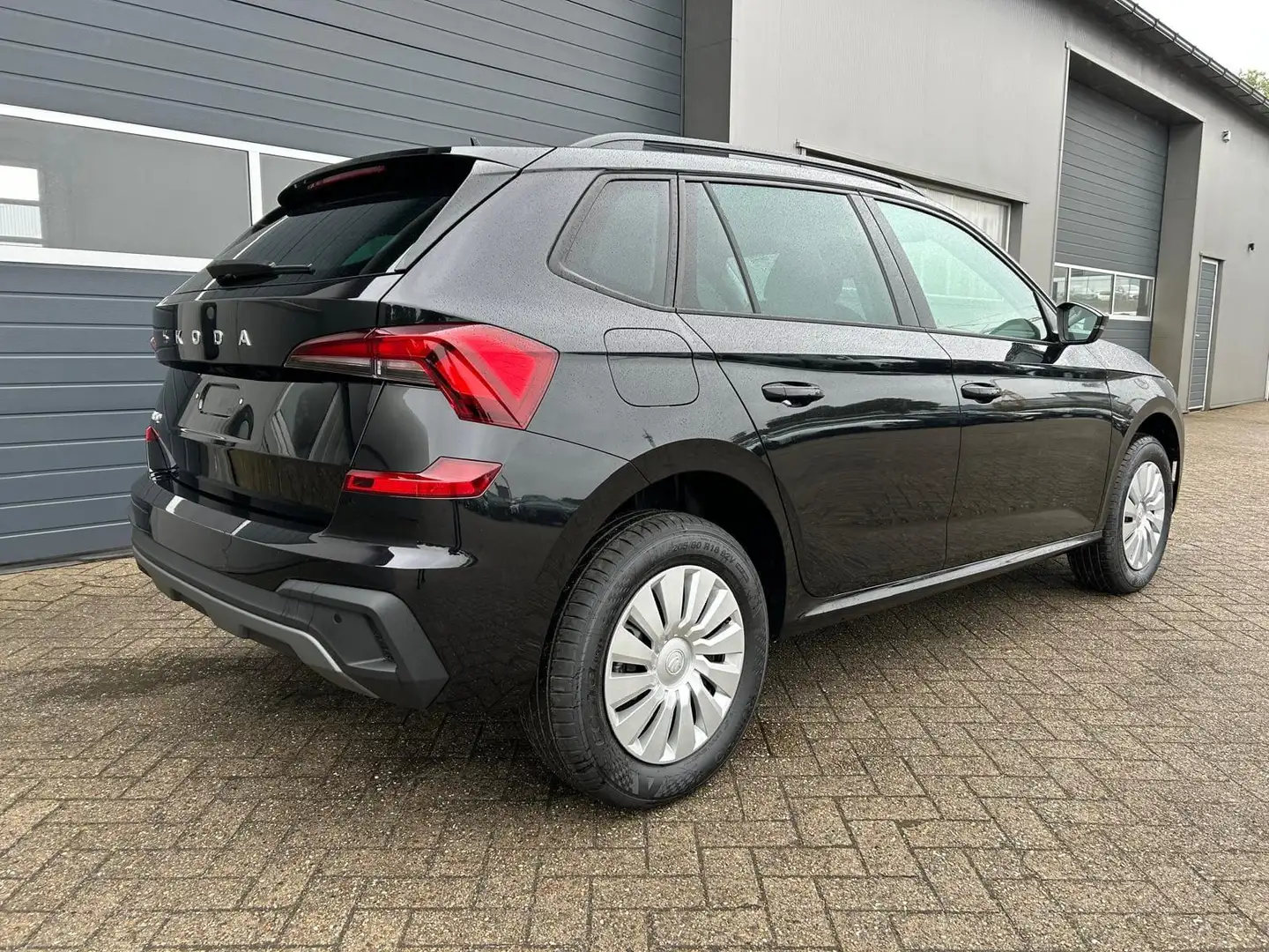 Skoda Kamiq 1.0 TSI 115PS DSG Selection Klimaautomatik Sitzhei Negru - 2