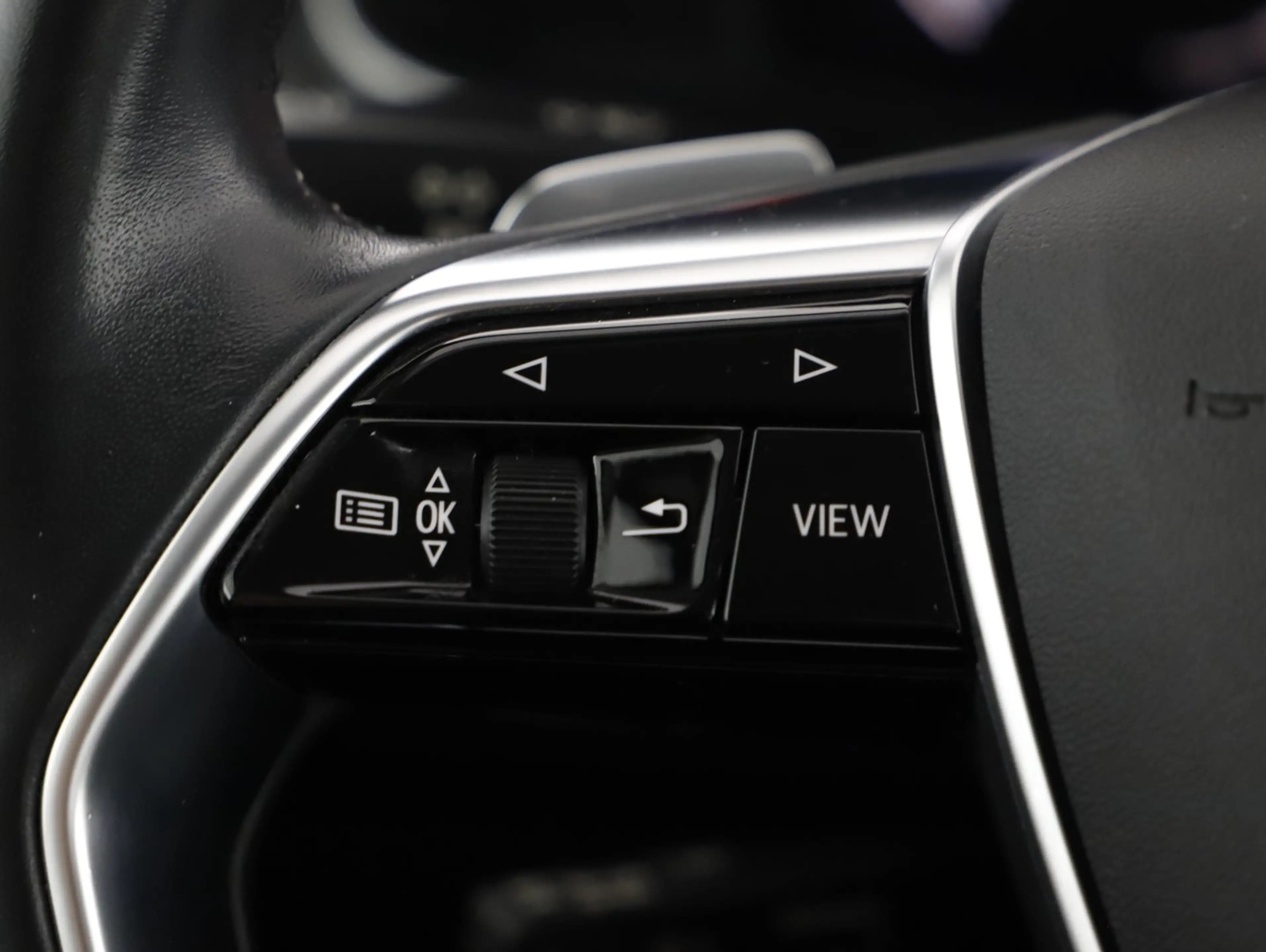 Audi A6 40 TDI Design — photo 14