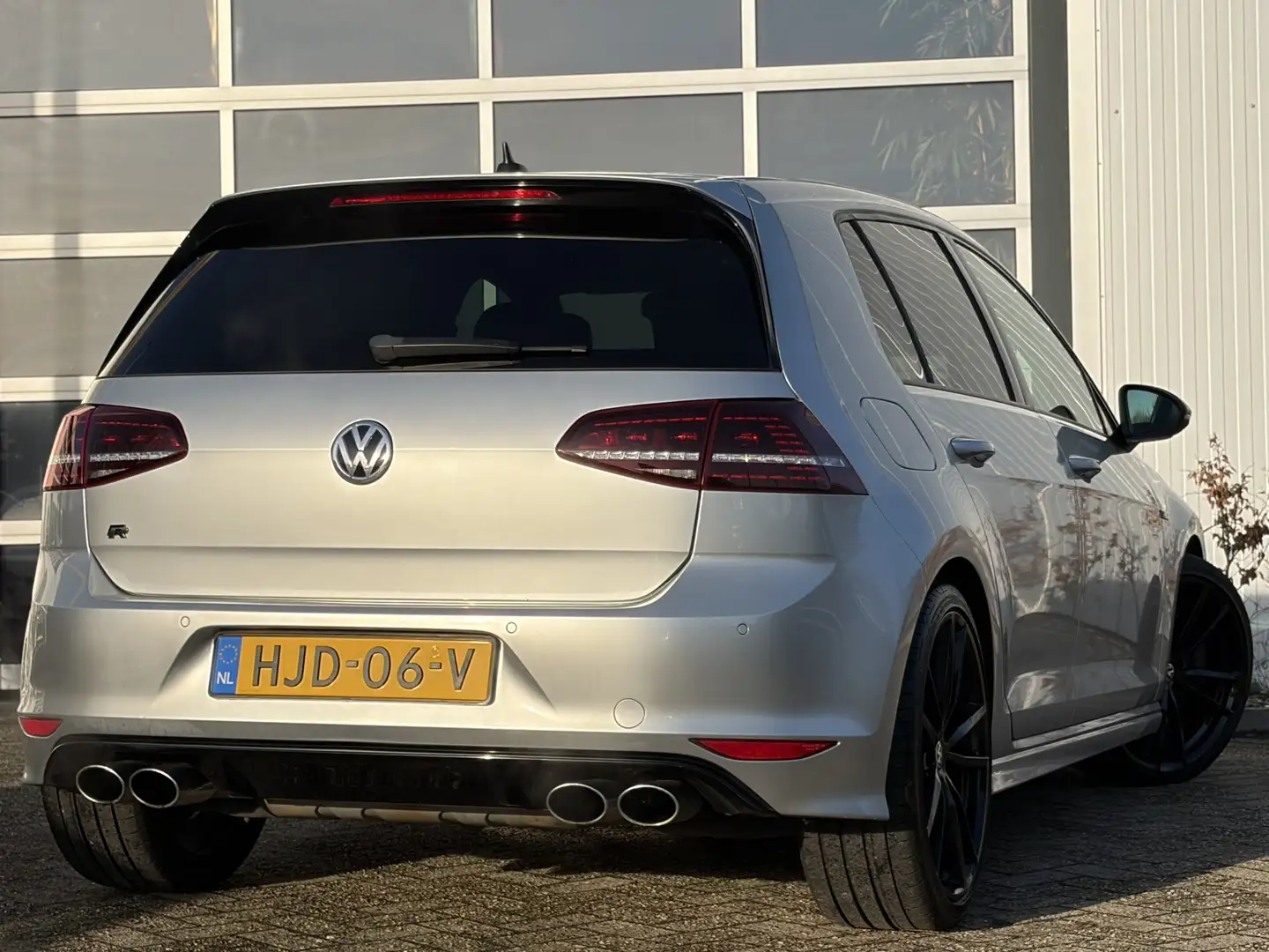 Volkswagen Golf 2.0 TSI R 4Motion DSG 300pk | Achteruitrijcamera | Grau - 2