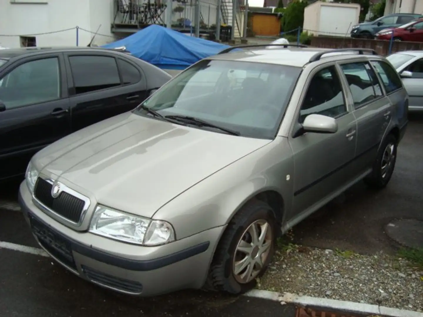 Skoda Octavia 1.6 Combi Tour TÜV NEU Grau - 1