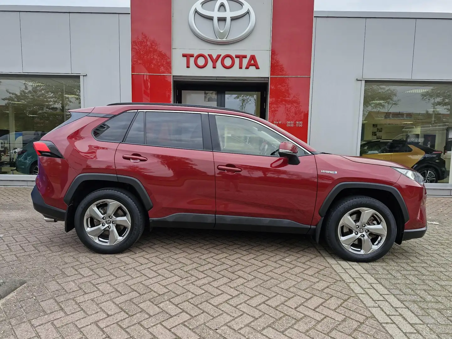 Toyota RAV 4 2.5 Hybrid Style | Innovation Pakket | Dodehoek de Rood - 2