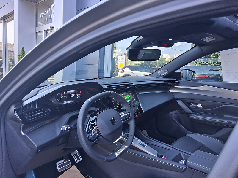 Peugeot 408 Hybrid 145 e-DCS6 GT — photo 10