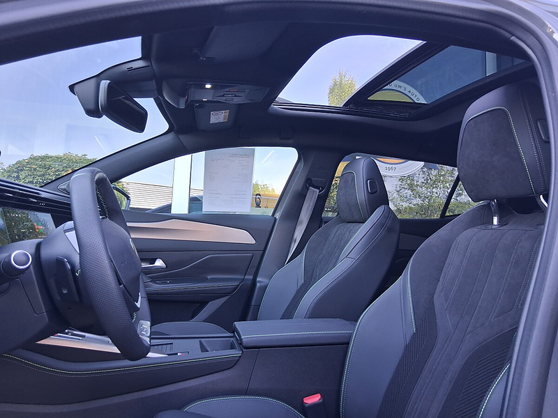 Peugeot 408 Hybrid 145 e-DCS6 GT — photo 11