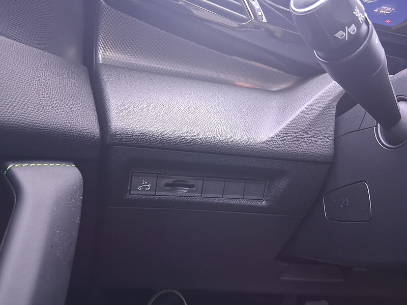 Peugeot 408 Hybrid 145 e-DCS6 GT — photo 13