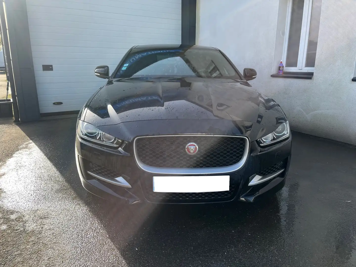 Jaguar XE XE 2.0 D - 180 ch BVA AWD R-Sport Noir - 2