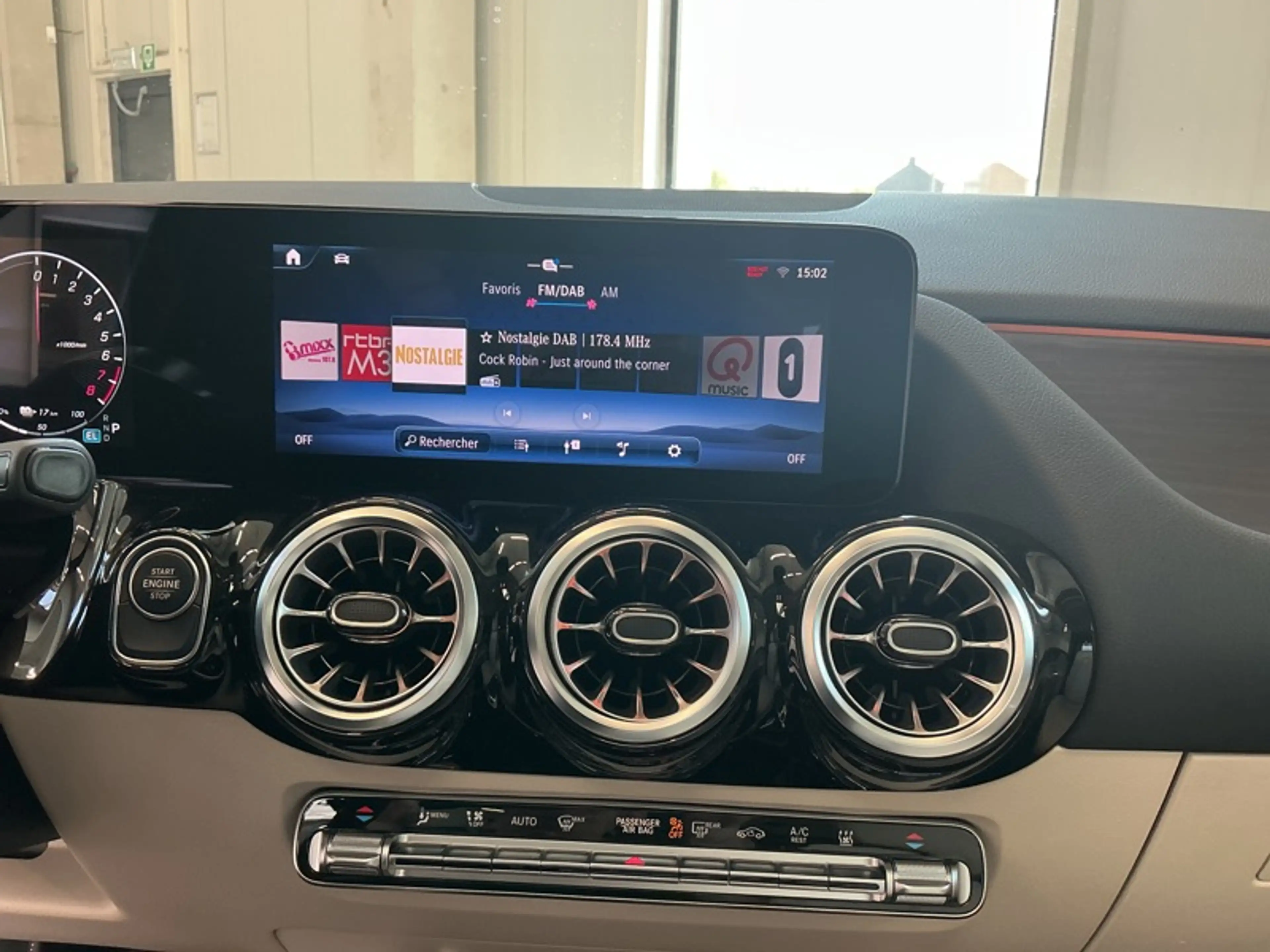 Mercedes-Benz GLA 250 e Luxury Line Toit Pano — photo 10