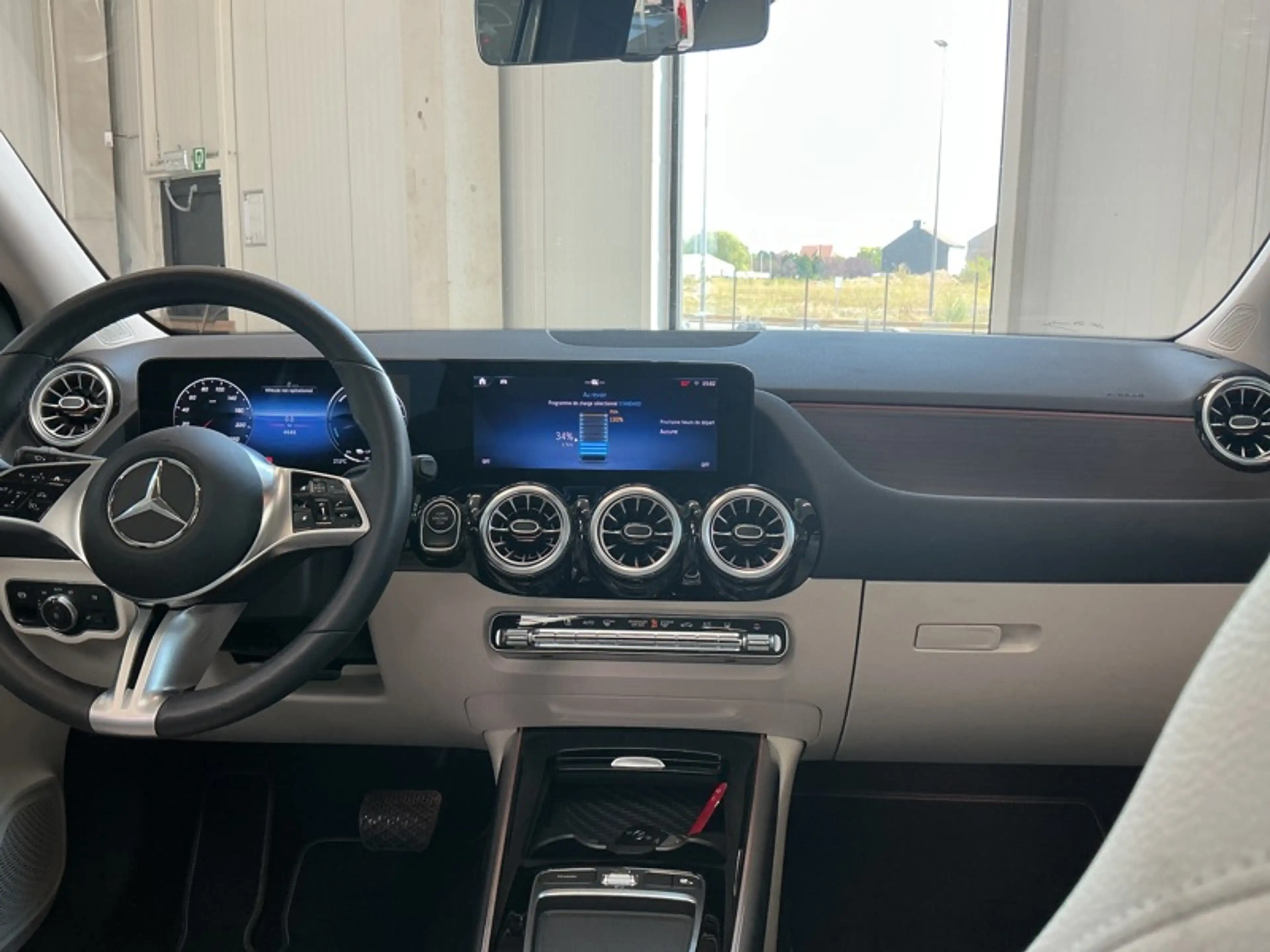 Mercedes-Benz GLA 250 e Luxury Line Toit Pano — photo 3