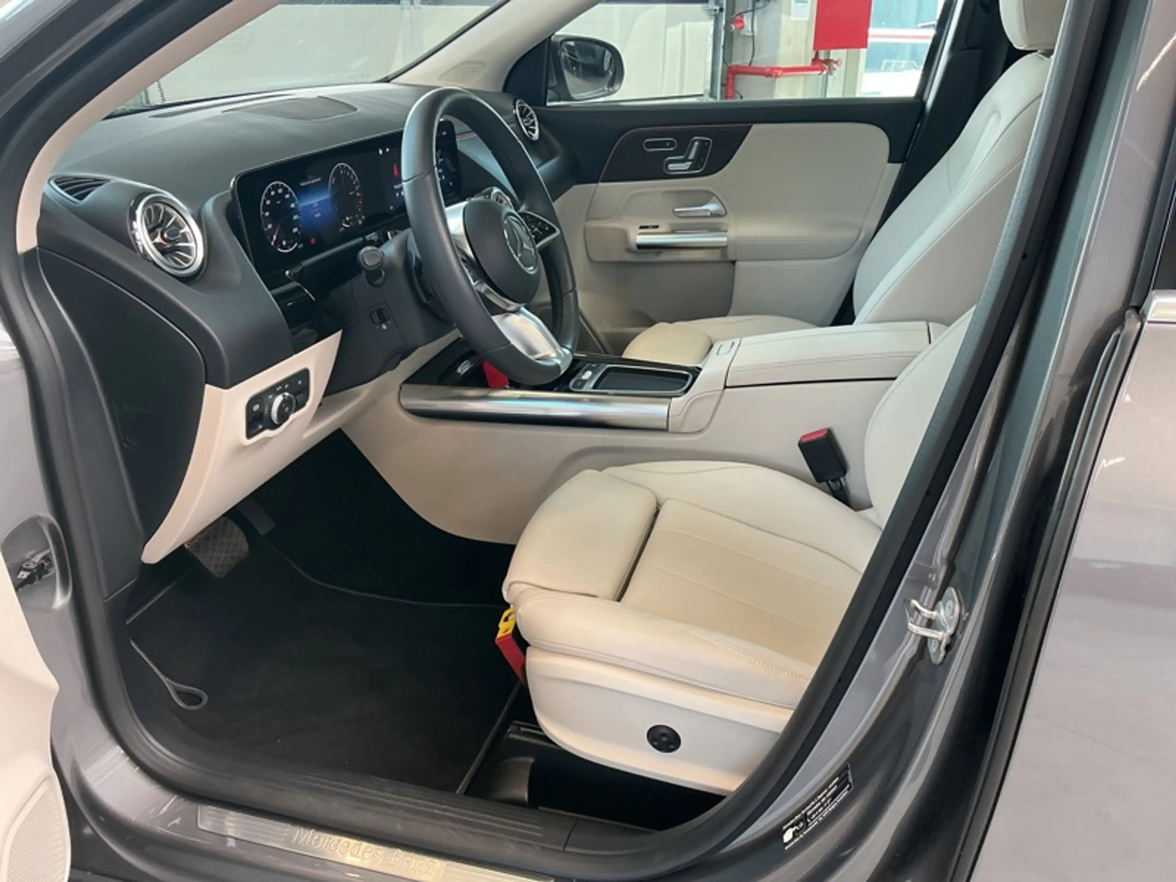 Mercedes-Benz GLA 250 e Luxury Line Toit Pano — photo 13