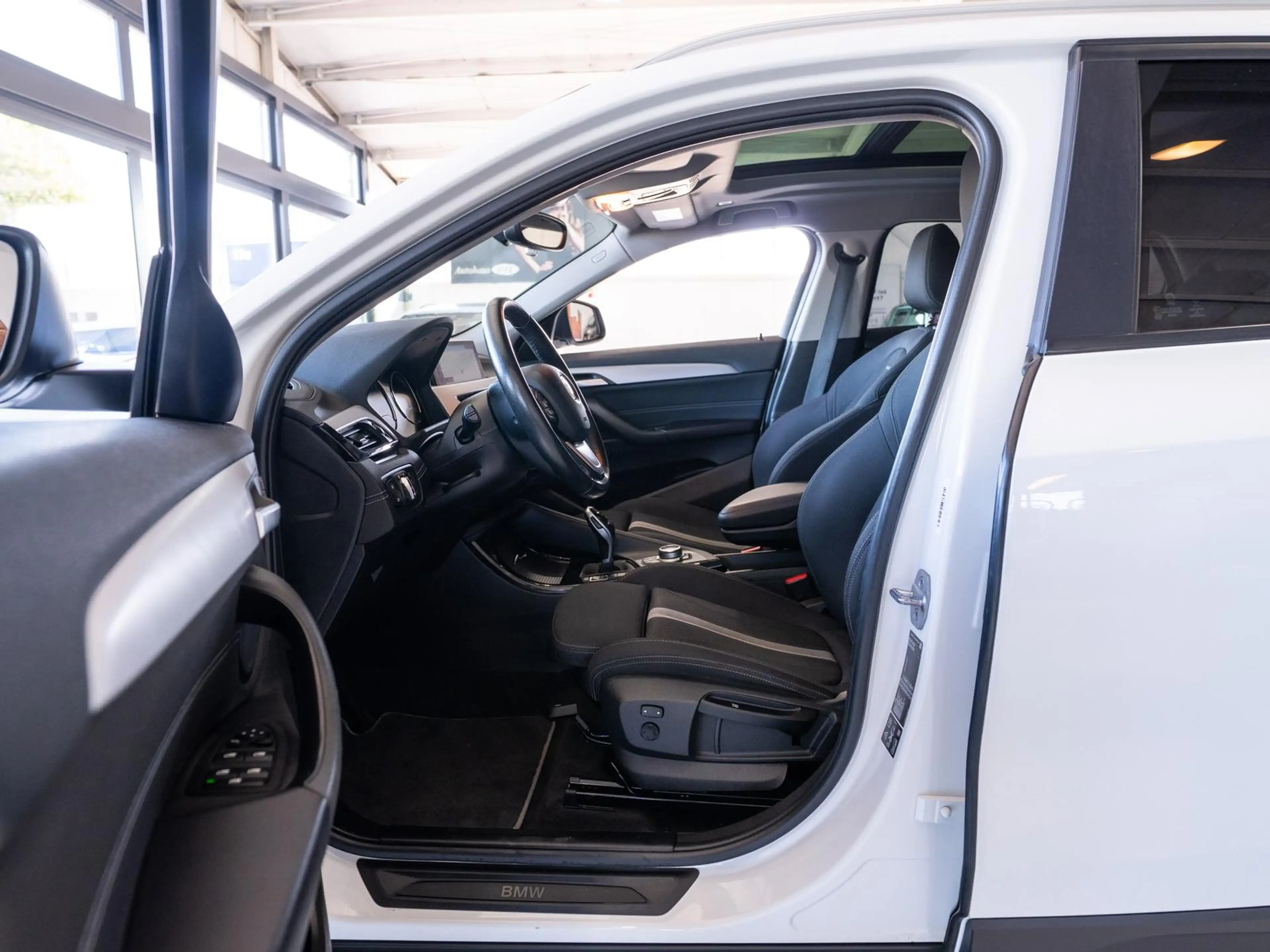 BMW X2 xDrive 20 i Advantage *RFK*AHK*LED*PANO* — photo 9