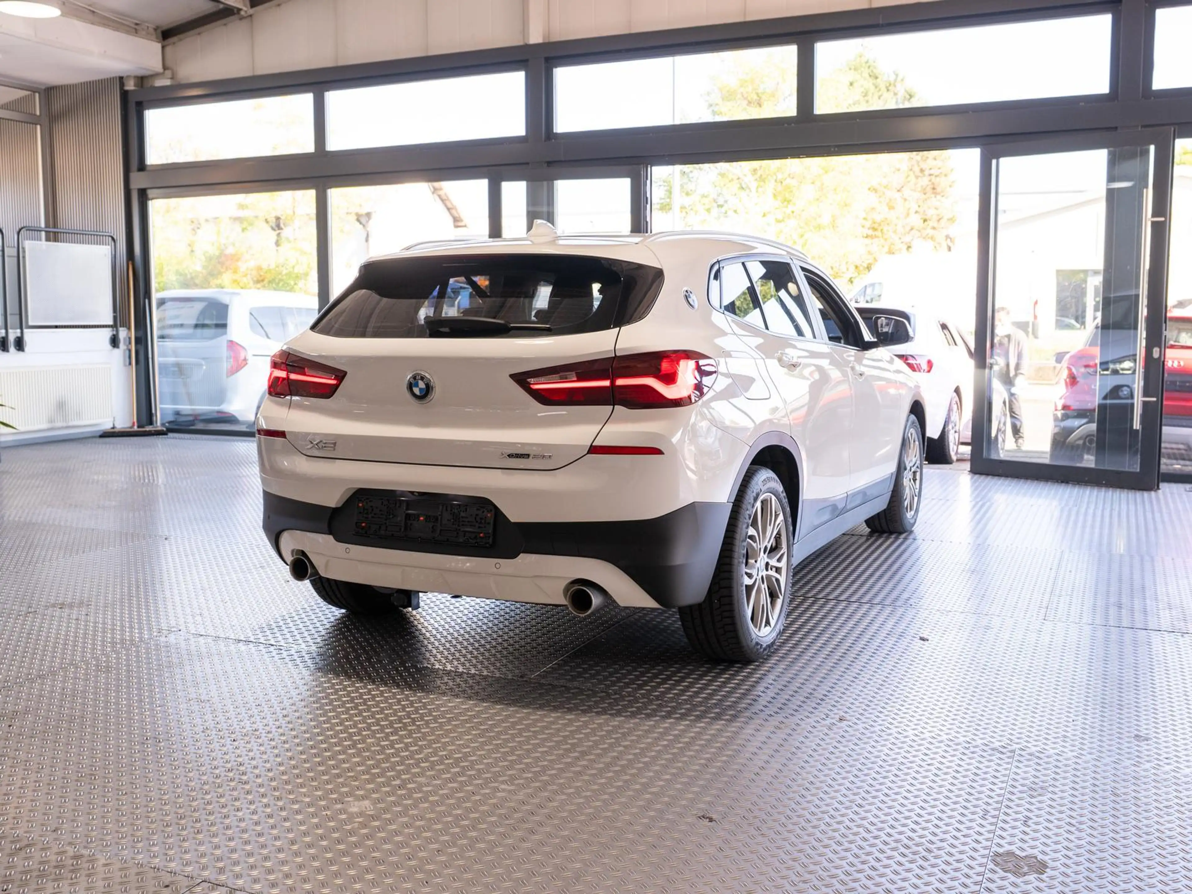 BMW X2 xDrive 20 i Advantage *RFK*AHK*LED*PANO* — photo 6