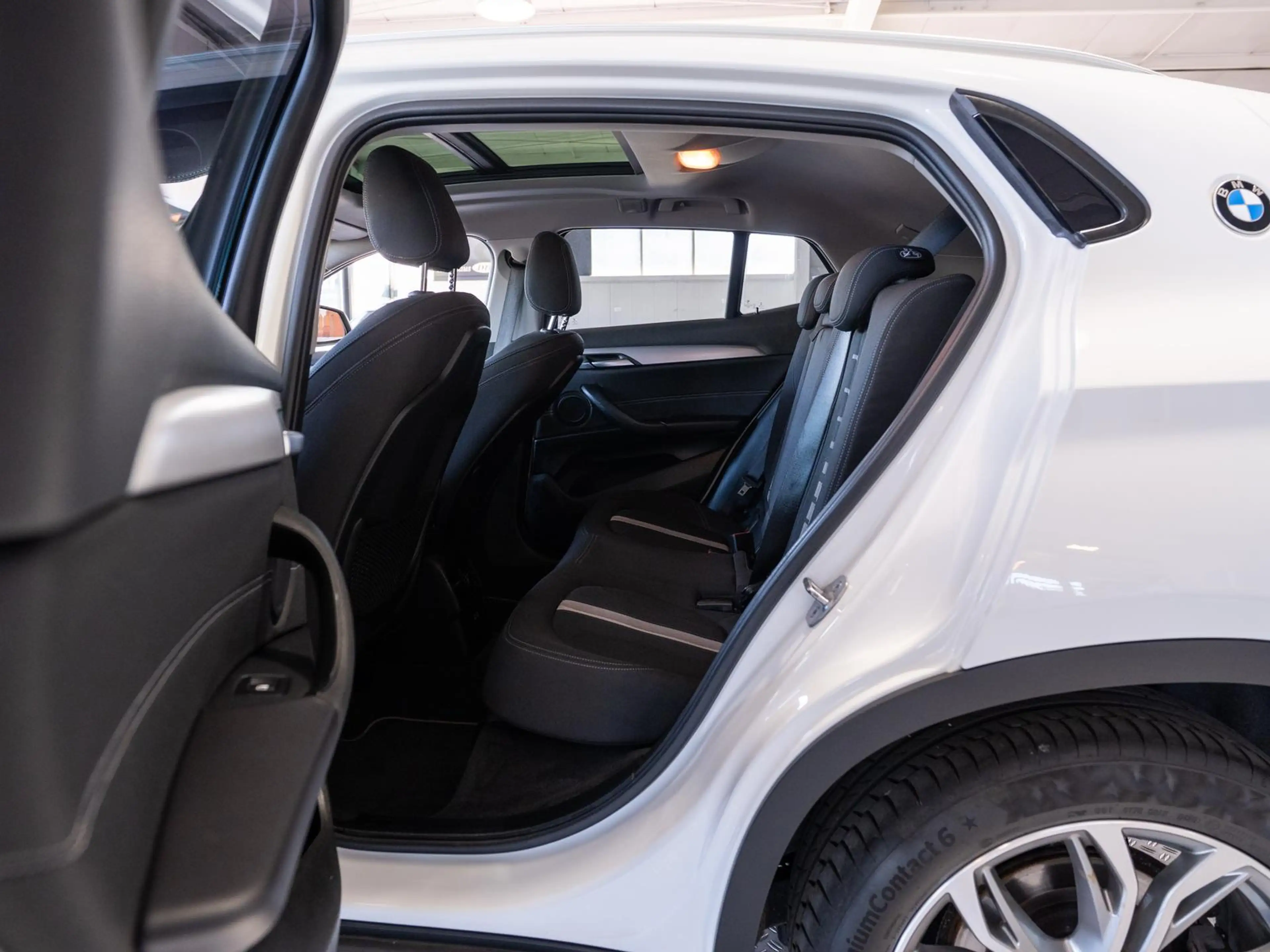 BMW X2 xDrive 20 i Advantage *RFK*AHK*LED*PANO* — photo 10