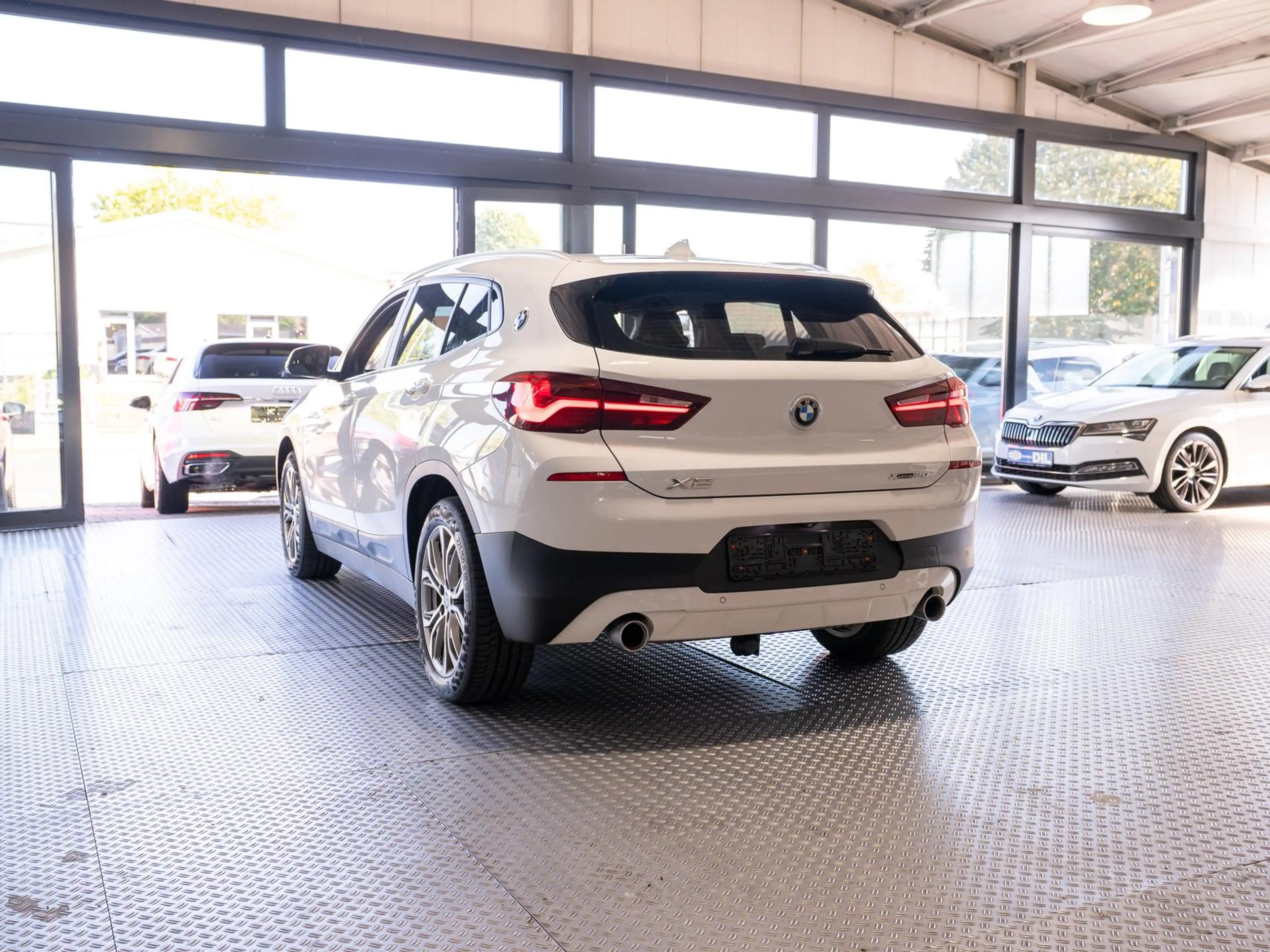 BMW X2 xDrive 20 i Advantage *RFK*AHK*LED*PANO* — photo 5