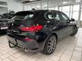 BMW 120 i A Limousine HUD LED PDC AHK Pano Navi Leder SHZ Schwarz - thumbnail 3