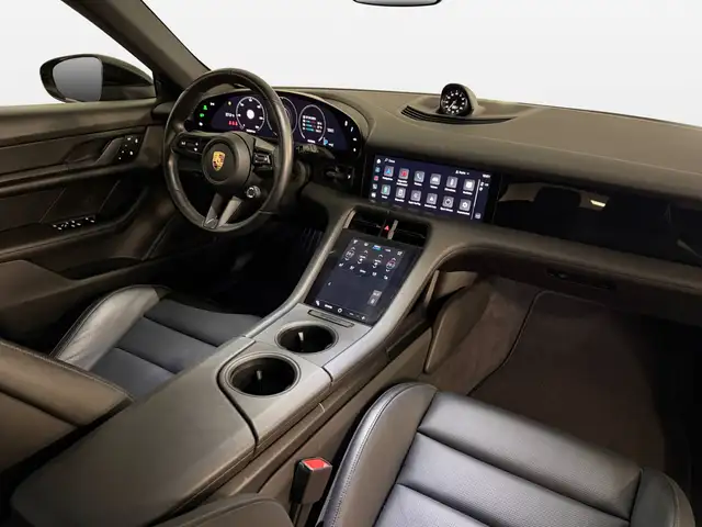 Porsche Taycan view 10