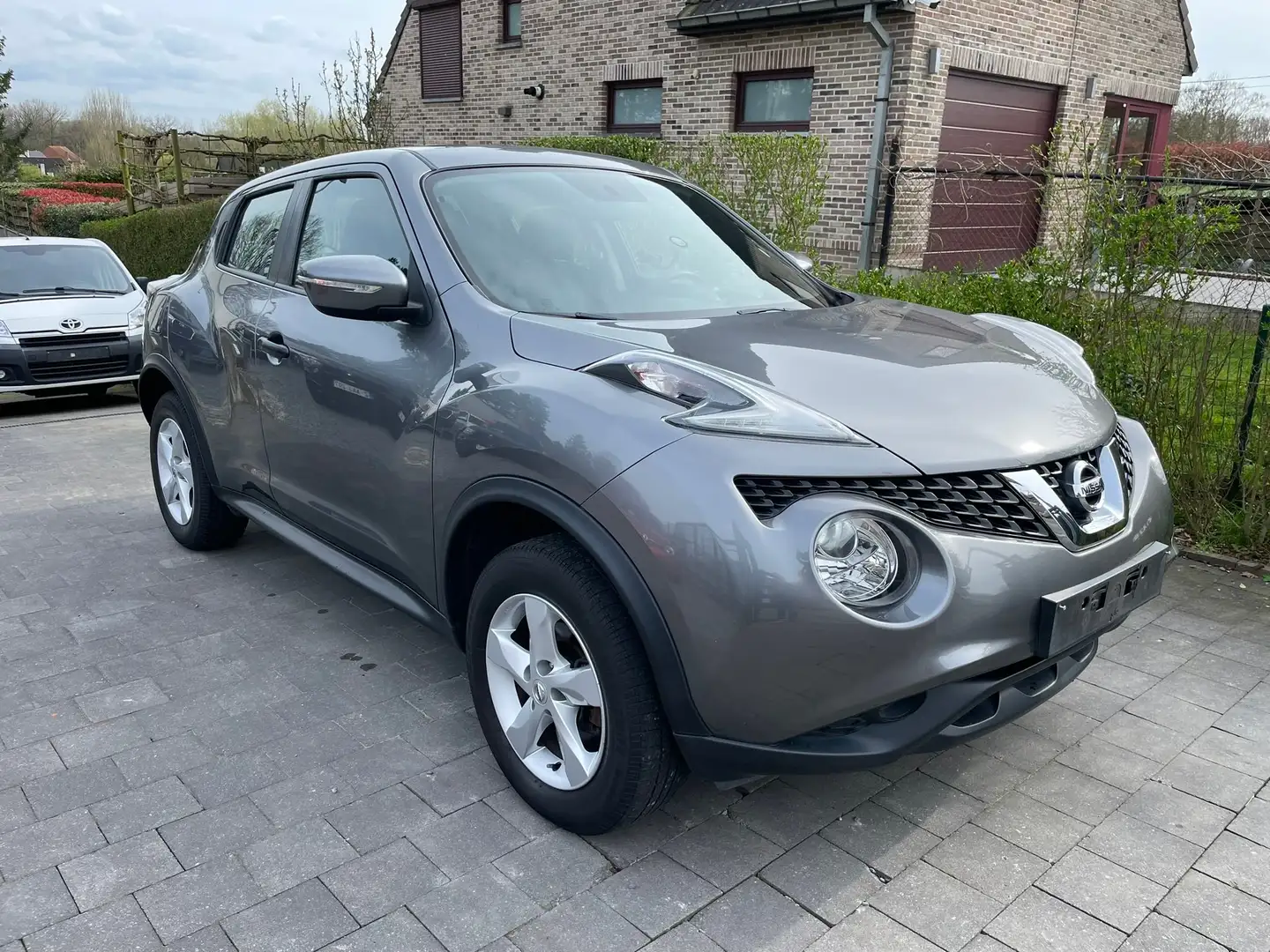 Nissan Juke 1.5 dCi 2WD Visia Pack AIRCO / BT /EURO 6 92000KM Gris - 1