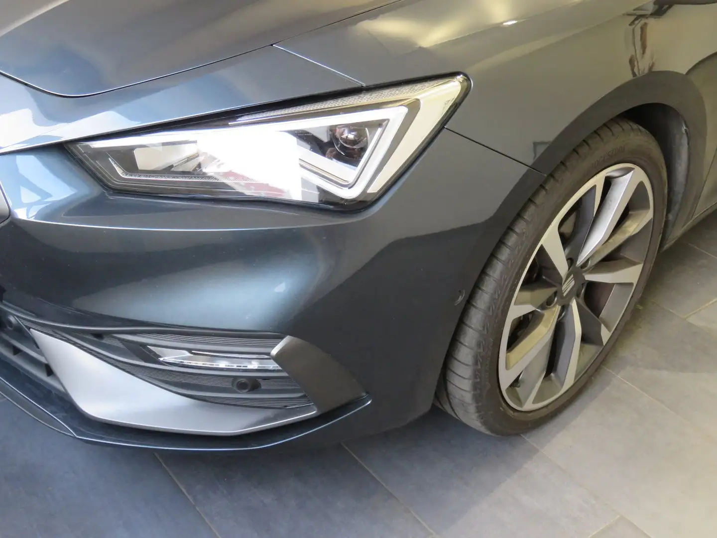 SEAT Leon FR 1.5 TSI ACT Grau - 2