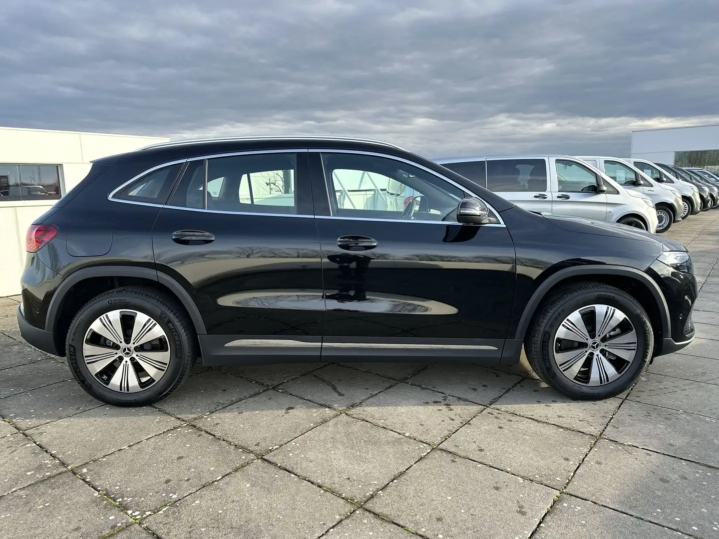 Mercedes-Benz EQA 300 4M LUX/WINTERPAK/DISTRONIC/19"/VERKEERSBORDASSIST Noir - 2