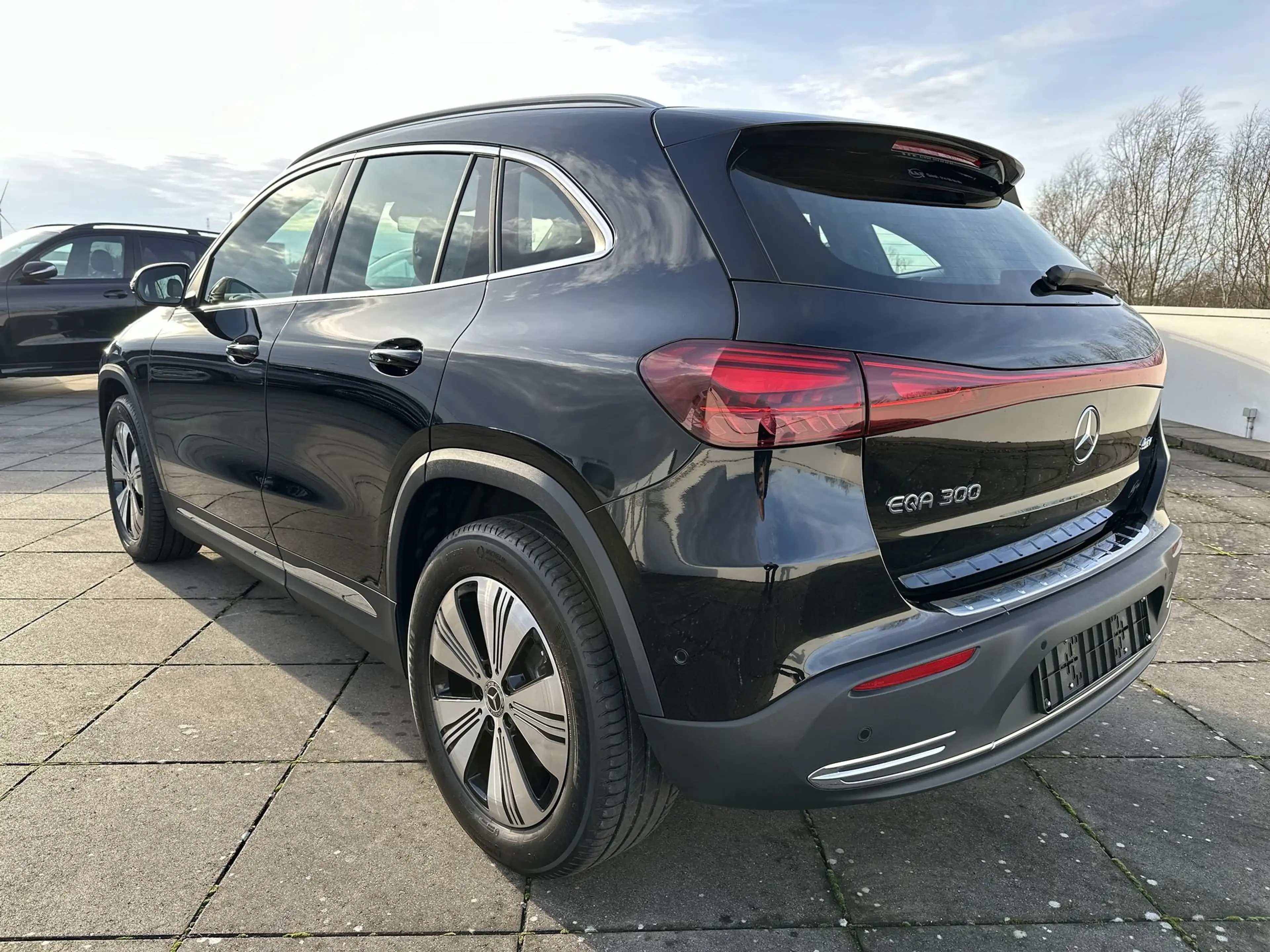 Mercedes-Benz EQA 300 4M LUX/WINTERPAK/DISTRONIC/19"/VERKEERSBORDASSIST — photo 5