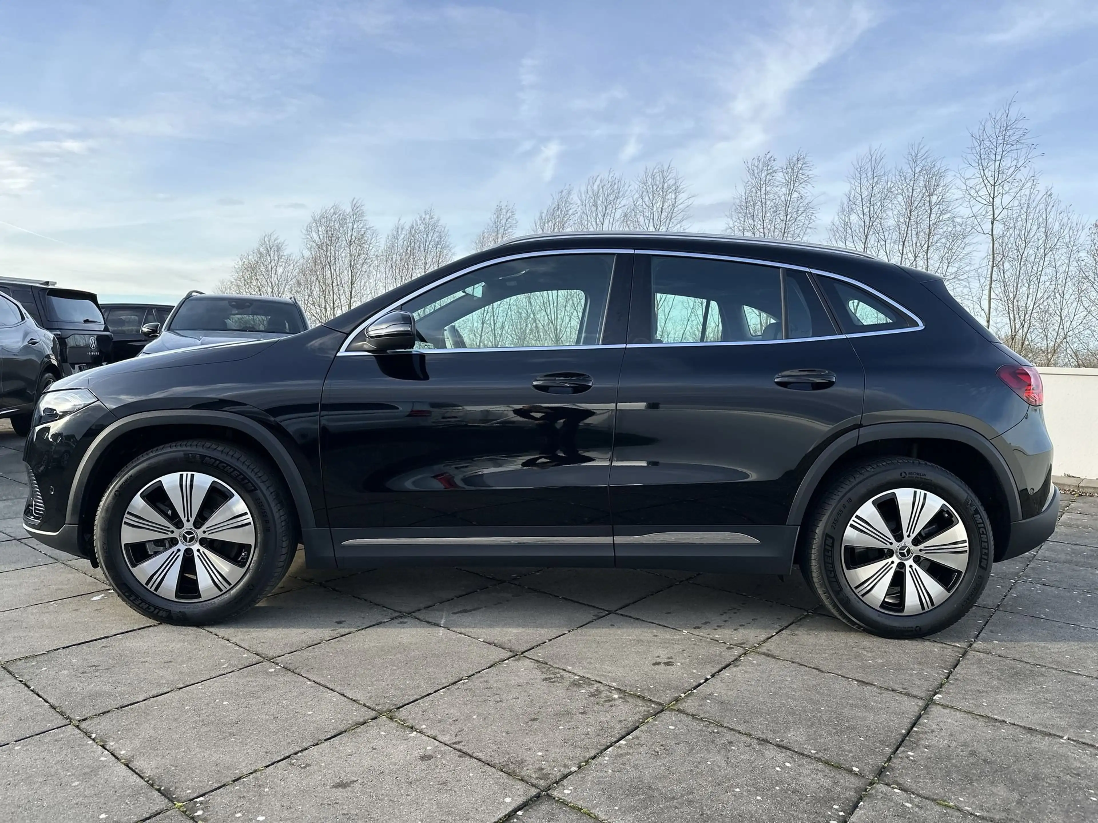 Mercedes-Benz EQA 300 4M LUX/WINTERPAK/DISTRONIC/19"/VERKEERSBORDASSIST — photo 6