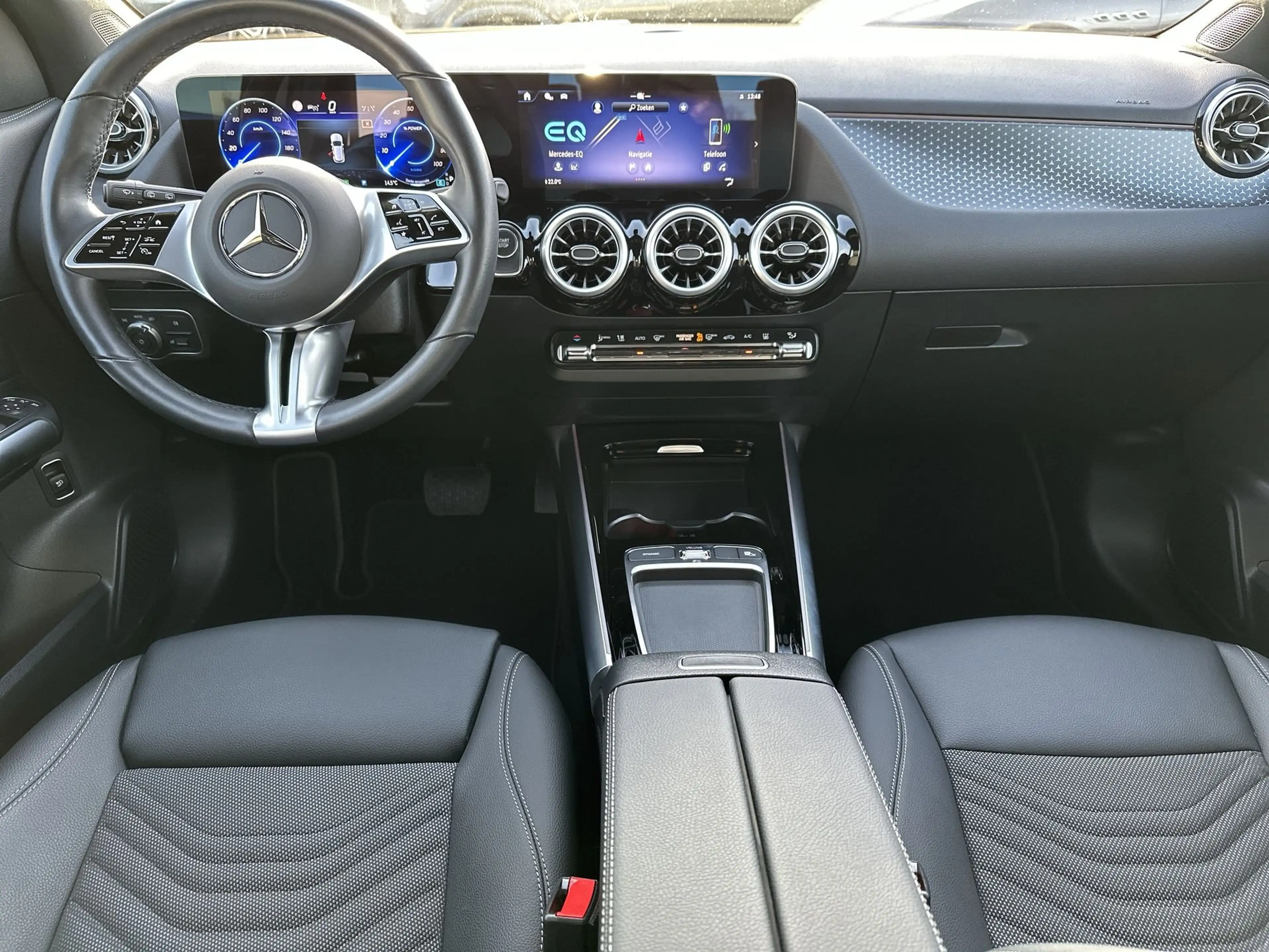 Mercedes-Benz EQA 300 4M LUX/WINTERPAK/DISTRONIC/19"/VERKEERSBORDASSIST — photo 10