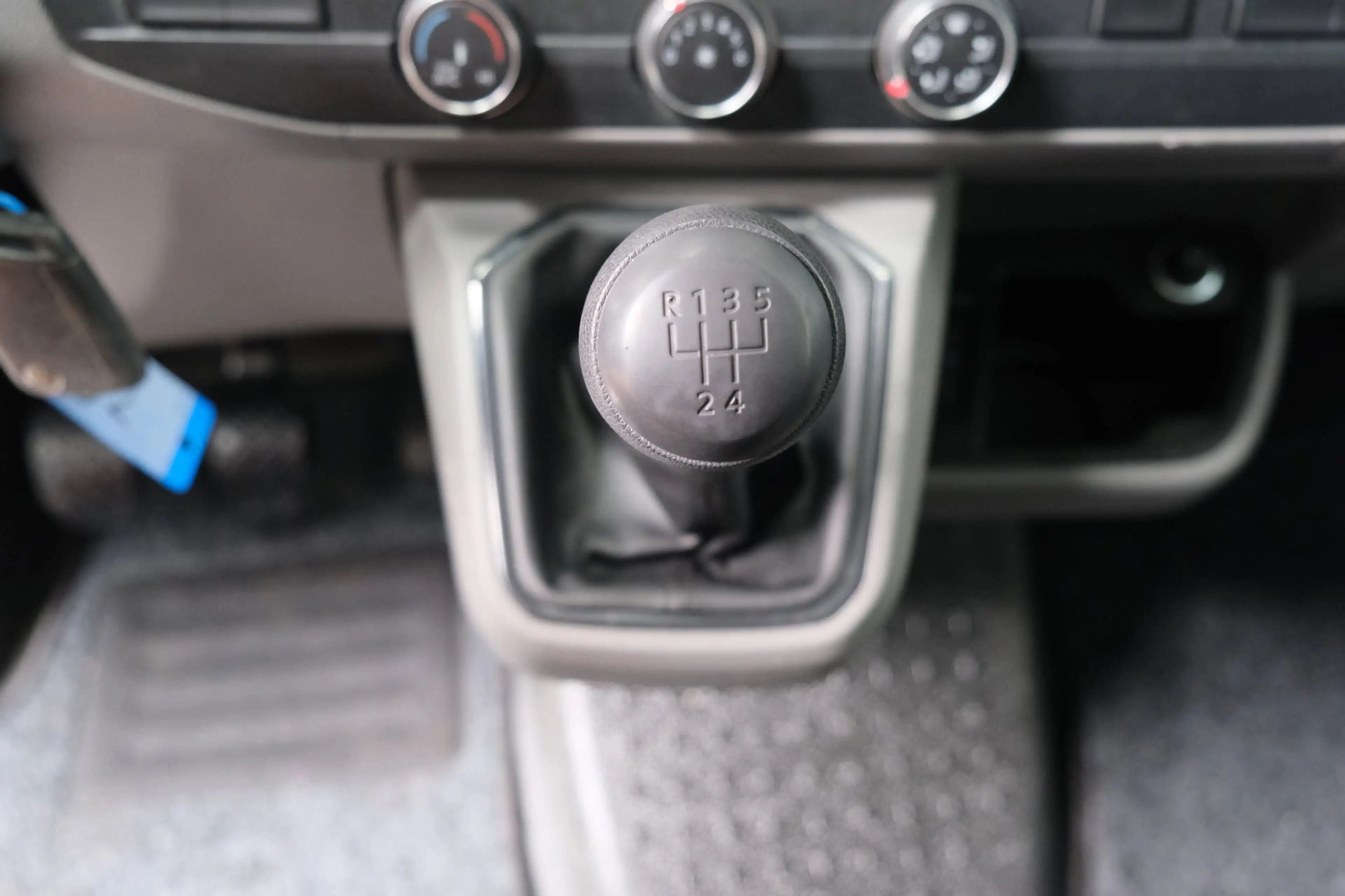 Volkswagen Transporter 2.0 TDI L1H1 26 DC - N.A.P. Airco, Cruise, Navi, C — photo 24