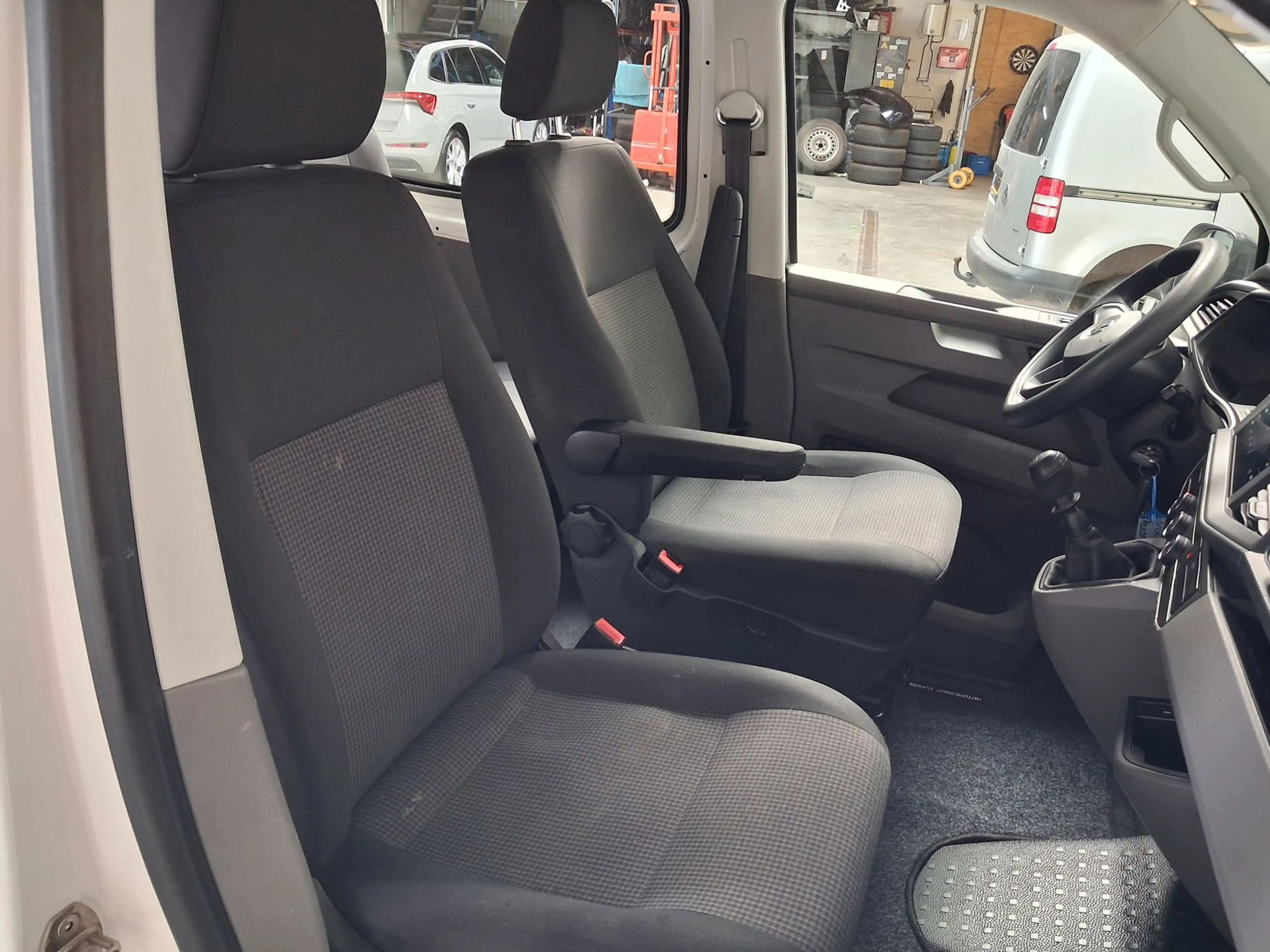 Volkswagen Transporter 2.0 TDI L1H1 26 DC - N.A.P. Airco, Cruise, Navi, C — photo 6