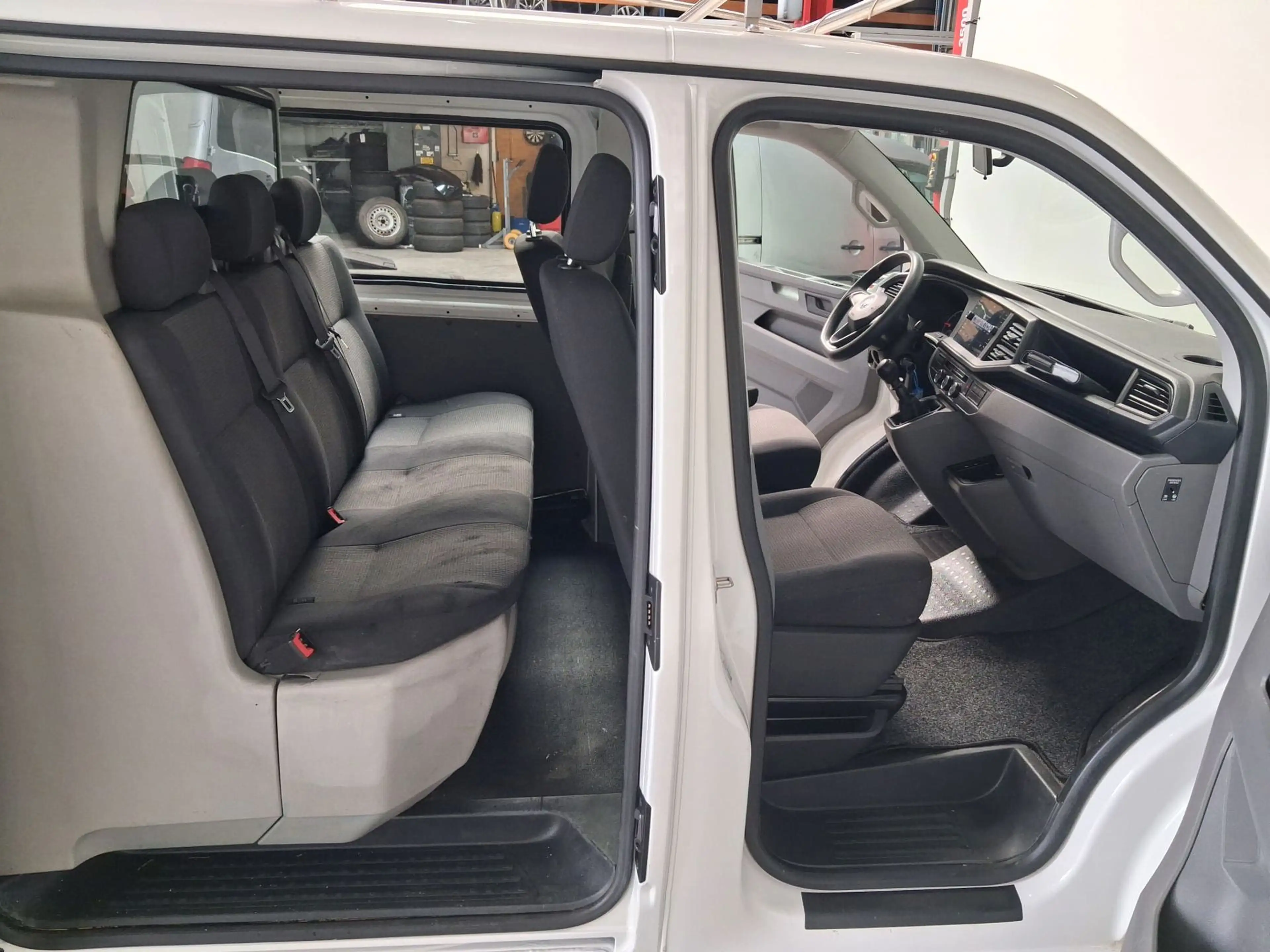 Volkswagen Transporter 2.0 TDI L1H1 26 DC - N.A.P. Airco, Cruise, Navi, C — photo 4