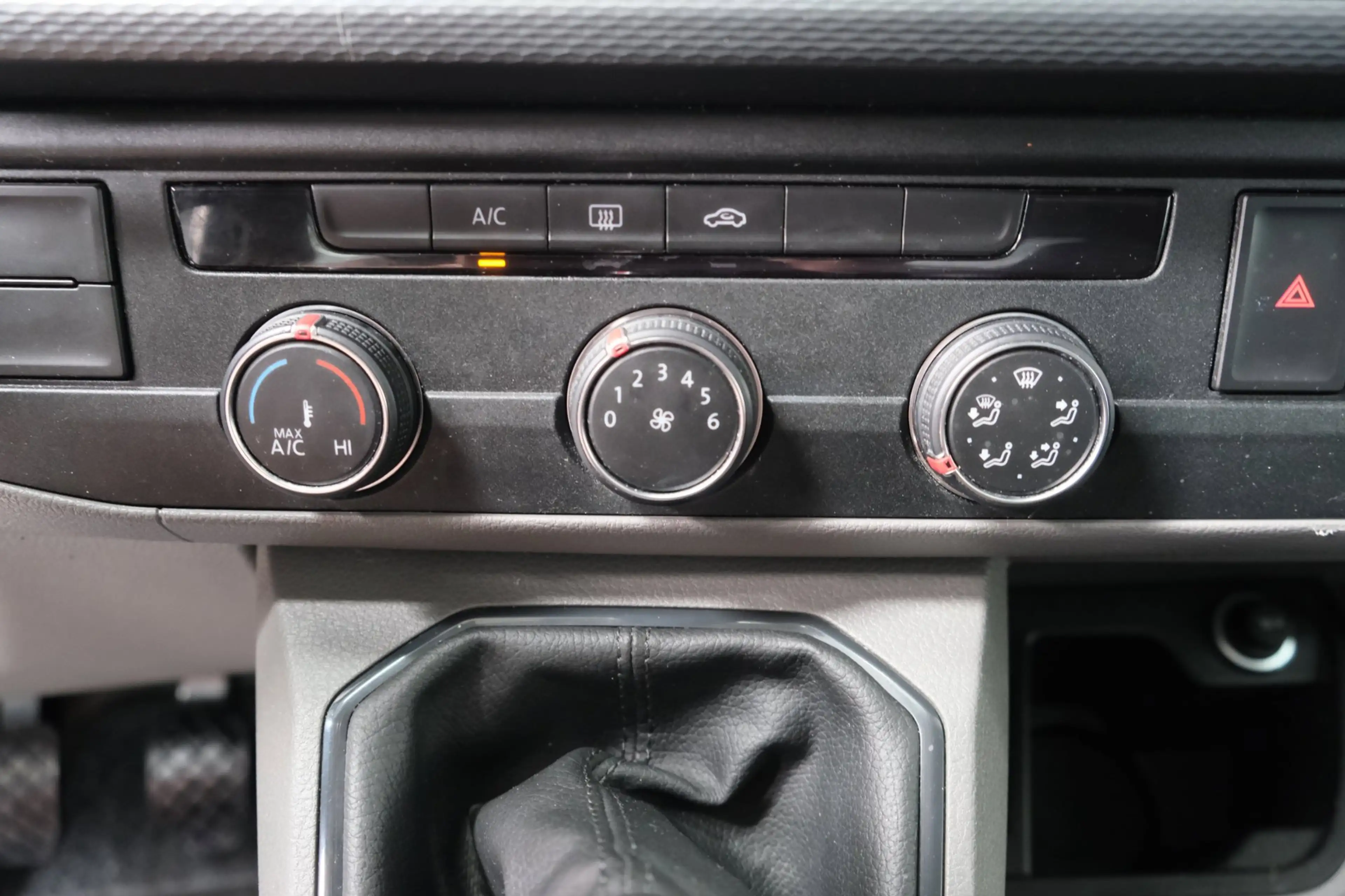 Volkswagen Transporter 2.0 TDI L1H1 26 DC - N.A.P. Airco, Cruise, Navi, C — photo 23