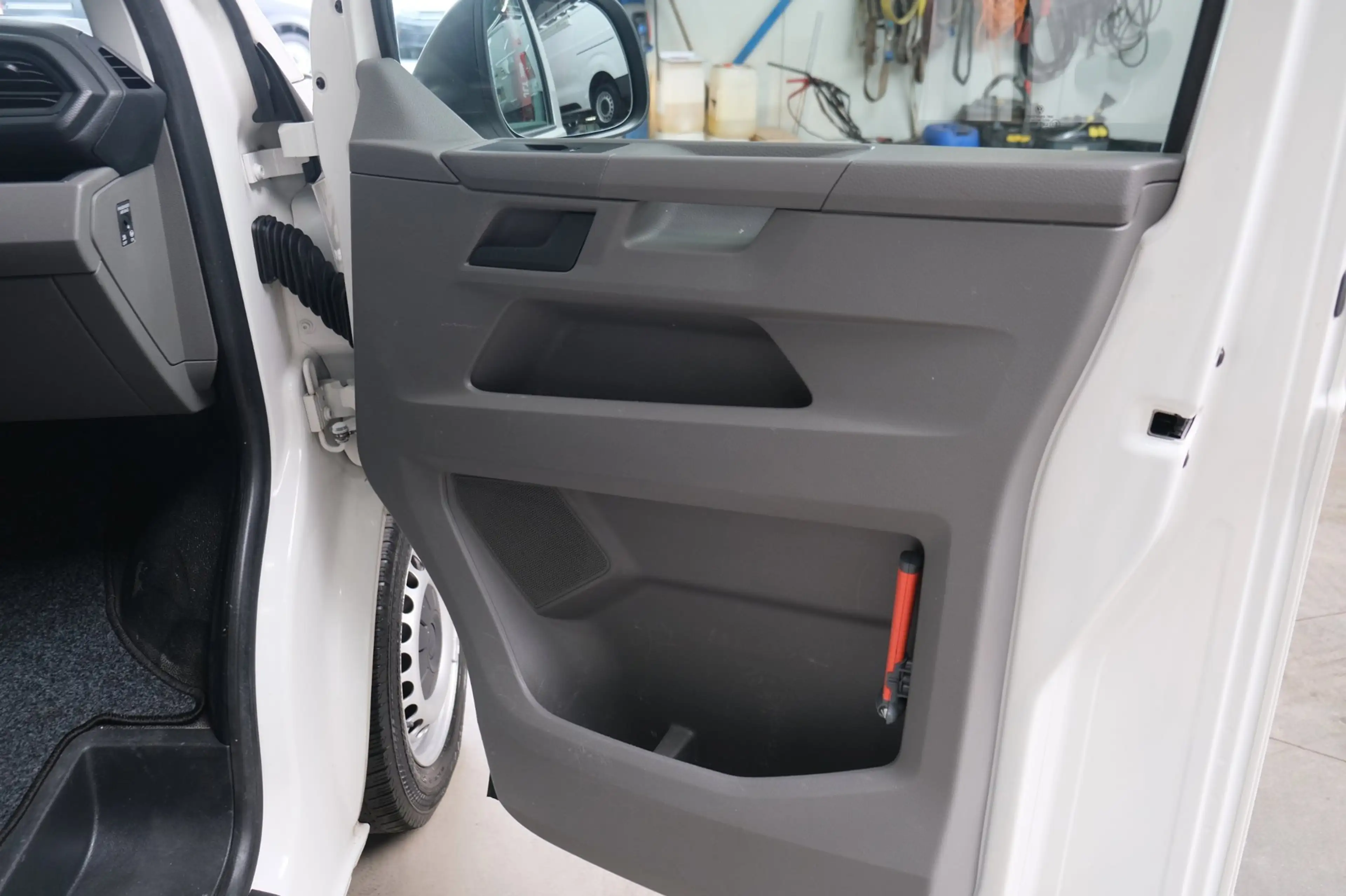 Volkswagen Transporter 2.0 TDI L1H1 26 DC - N.A.P. Airco, Cruise, Navi, C — photo 5