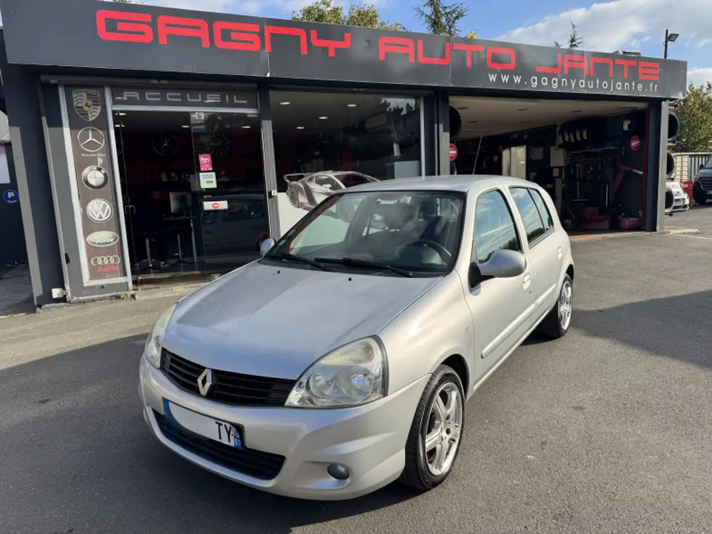 Renault Clio 1.5 DCI 65CH DYNAMIQUE 5P Gris - 1