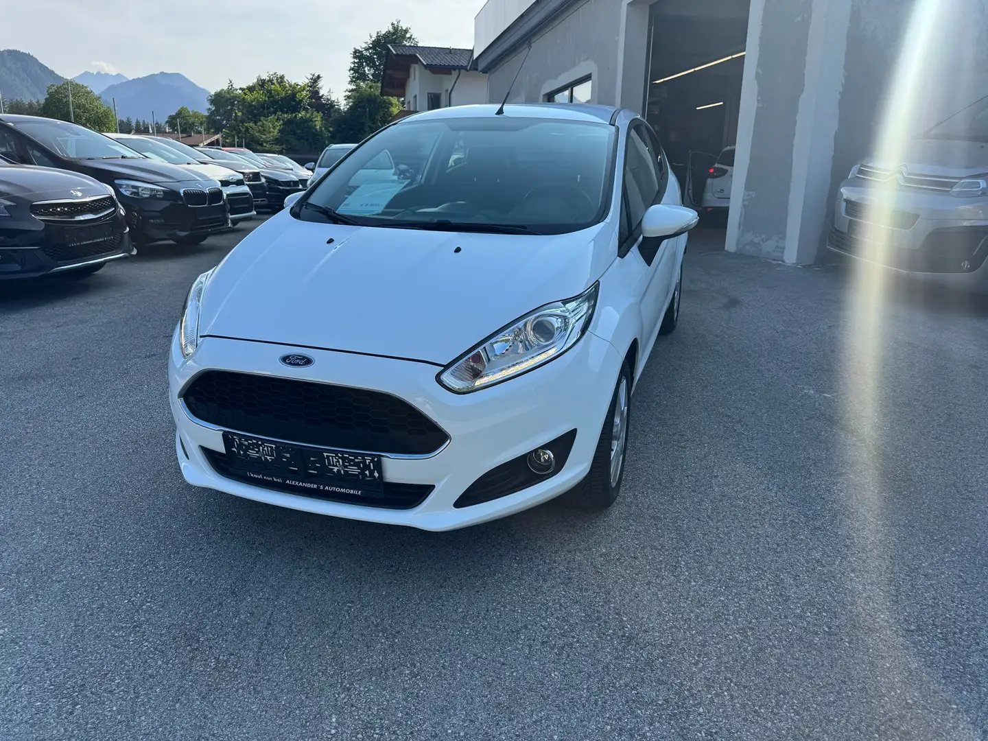 Ford Fiesta Celebration Weiß - 1