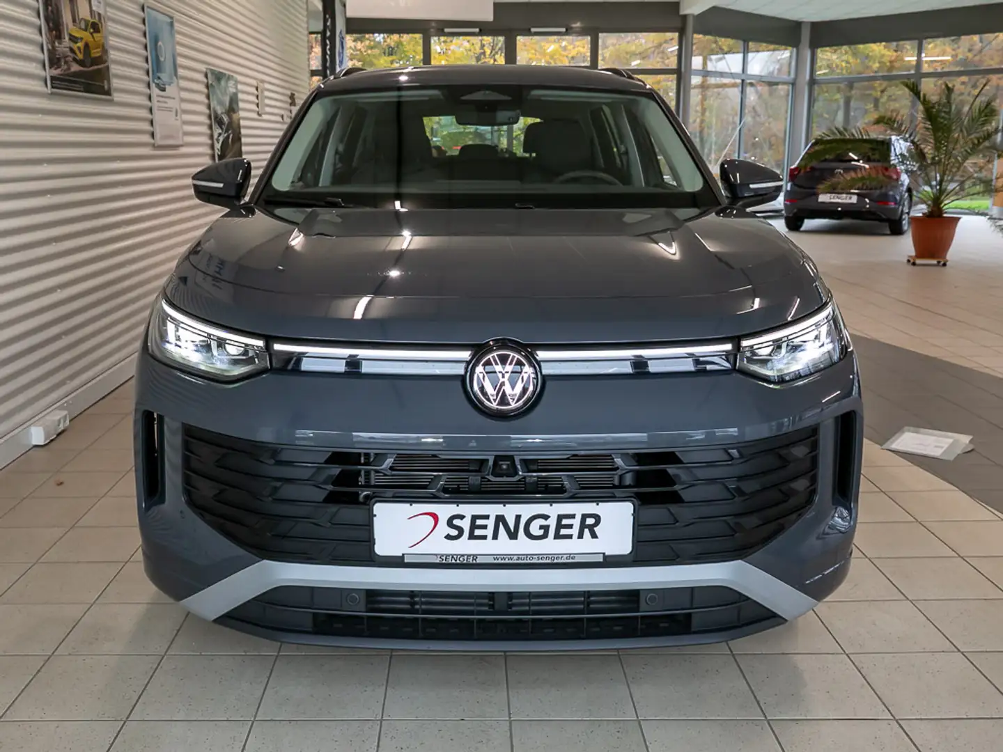 Volkswagen Tayron 1.5 TSI Life DSG NAV Matrix AHK SHZ APP Grau - 2