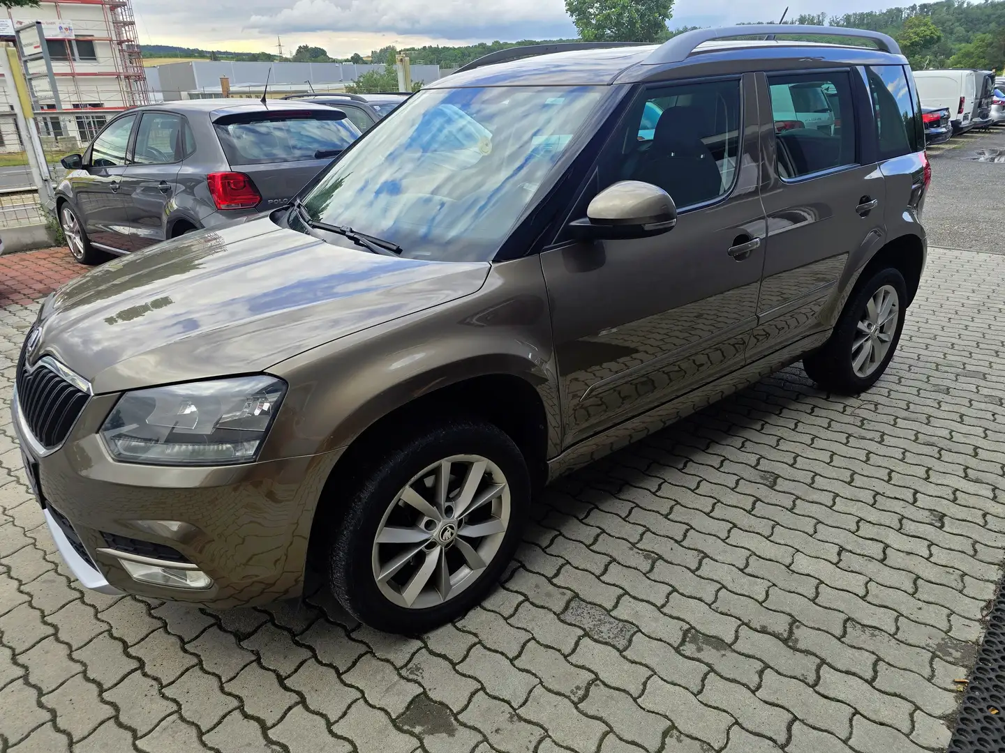 Skoda Yeti Yeti Elegance 2,0 TDI 4x4 DSG Elegance Braun - 2