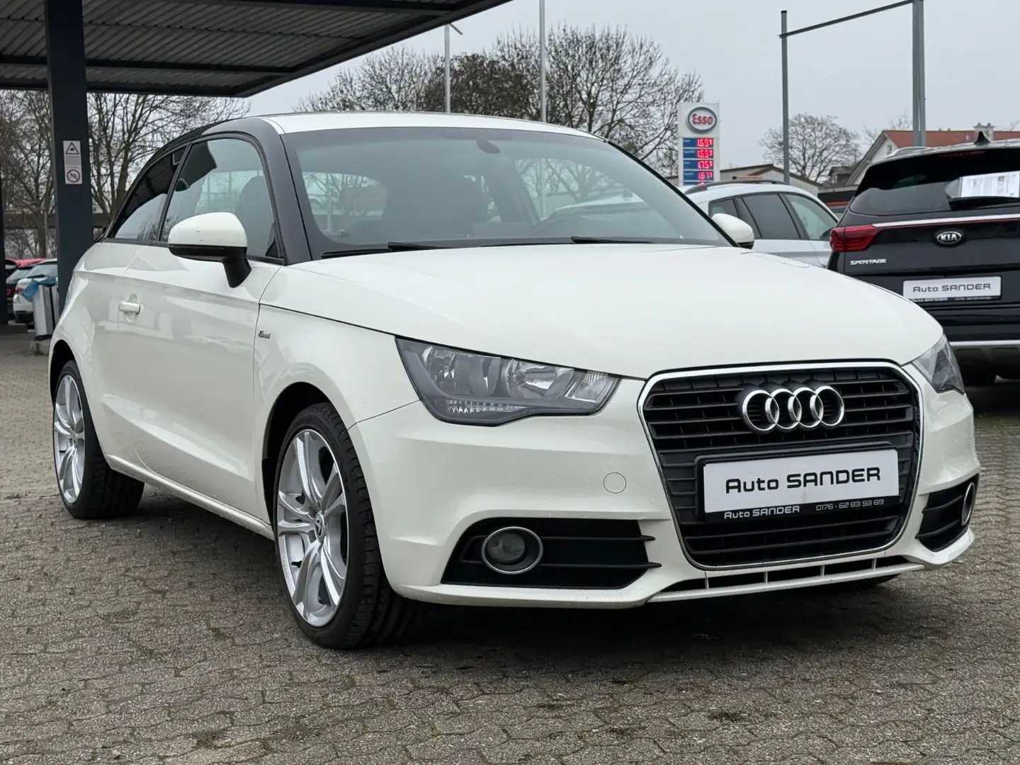 Audi A1 S line Sportpaket Leder Navi 8Fach Weiß - 2