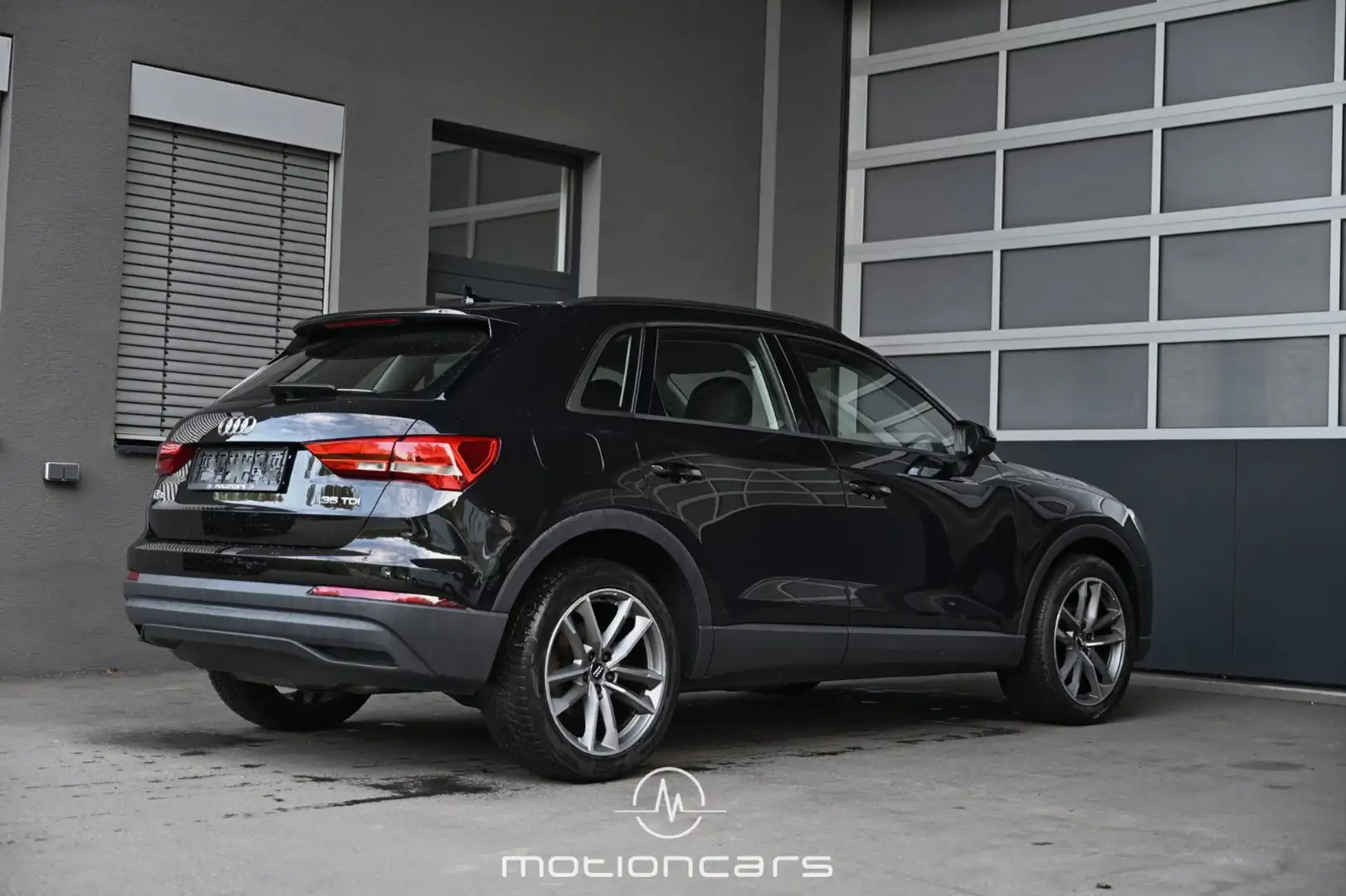 Audi Q3 35 2.0 TDI Schwarz - 2