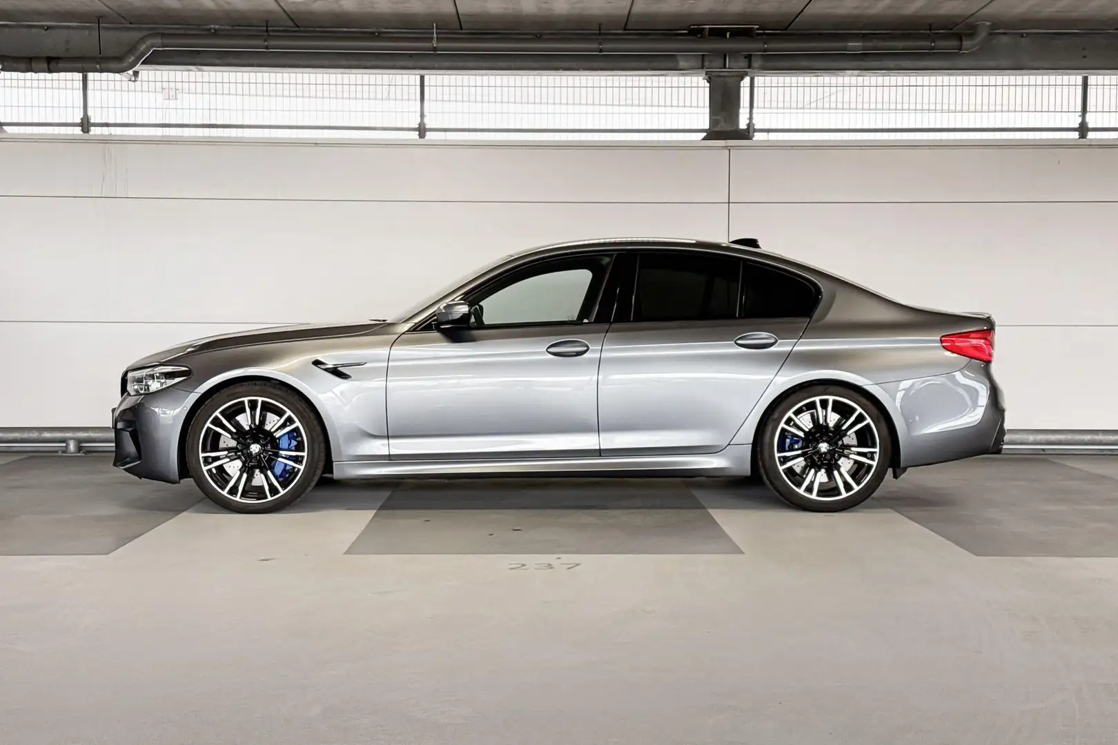 BMW M5 Sedan Szürke - 2
