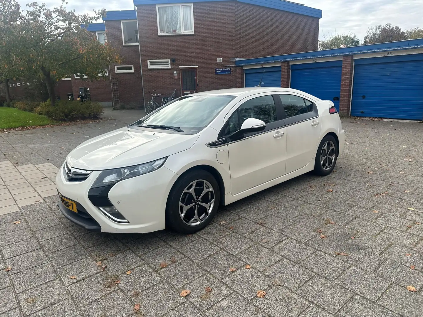 Opel Ampera 1.4 Hybrid Black Leather White Pearl Metallic Wit - 1