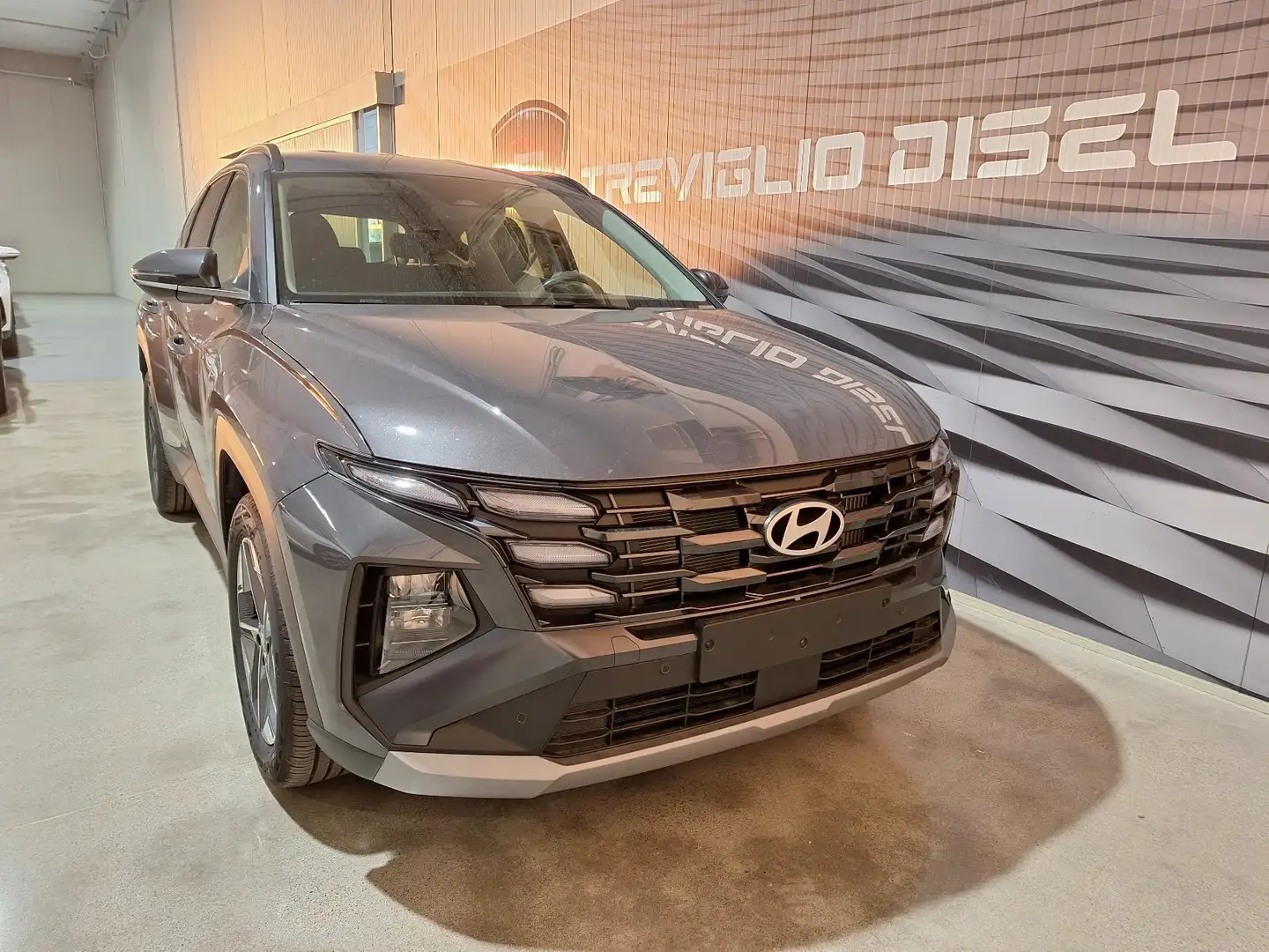 Hyundai TUCSON 1.6CRDI DCT 136 48V BUSINESS KM ZERO Grijs - 1