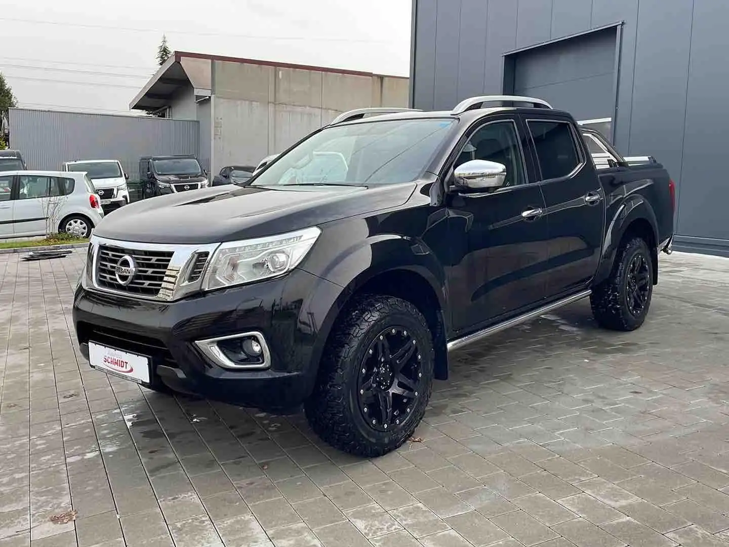 Nissan Navara 2.3 dCi Automatik Tekna Double Cab Schwarz - 2