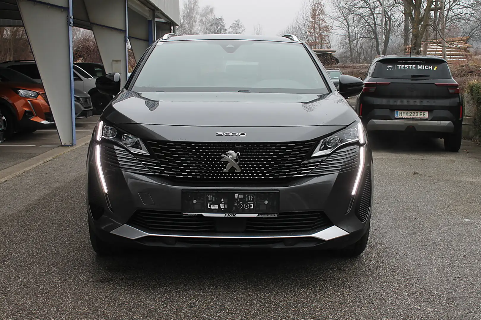 Peugeot 3008 Hybrid 300 e-EAT8 GT Aut. Grau - 2