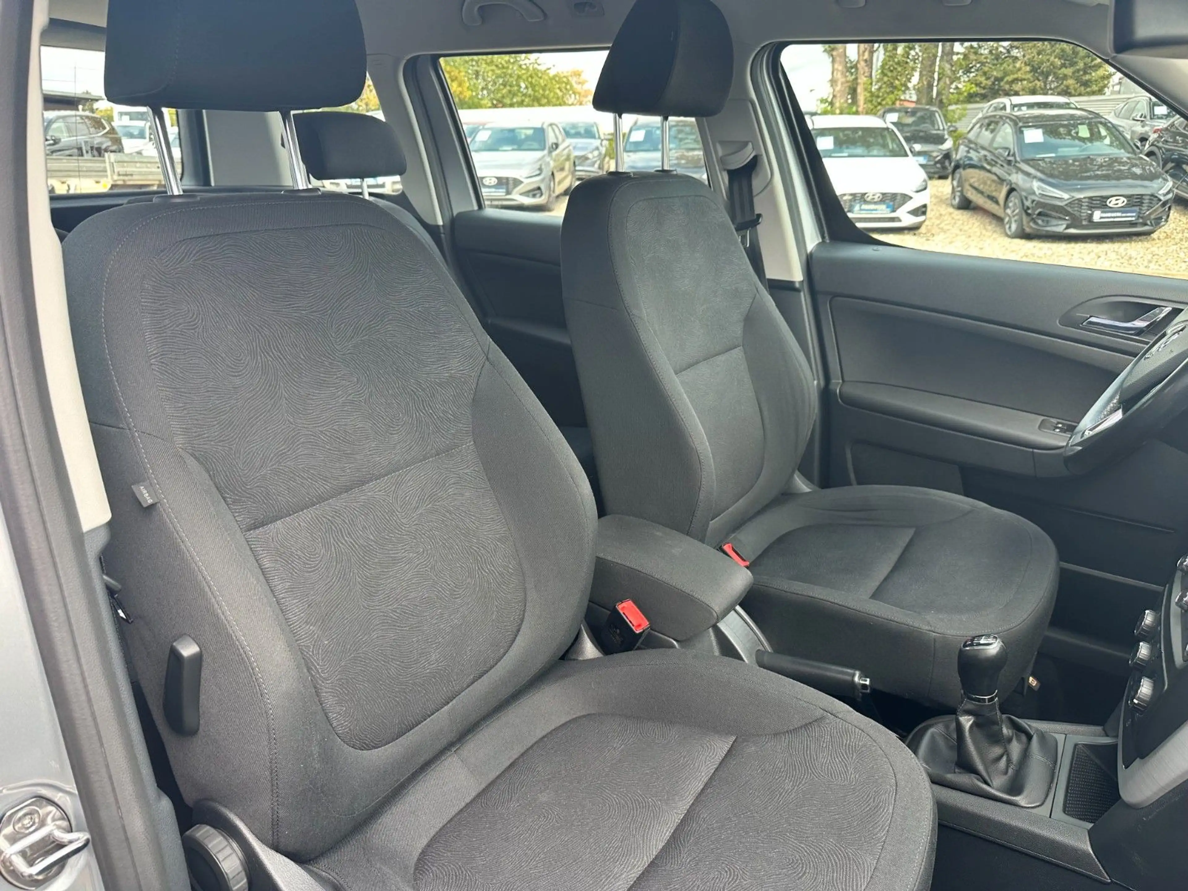 Skoda Yeti 2.0 TDI 4x4 Ambition AHK, Allwetterreifen — photo 10