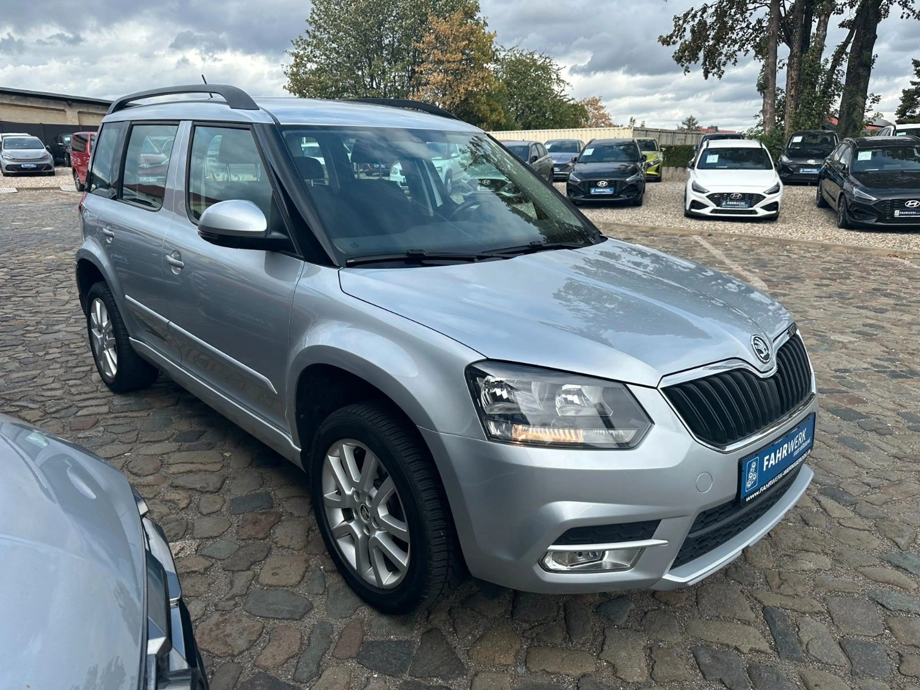 Skoda Yeti 2.0 TDI 4x4 Ambition AHK, Allwetterreifen — photo 8