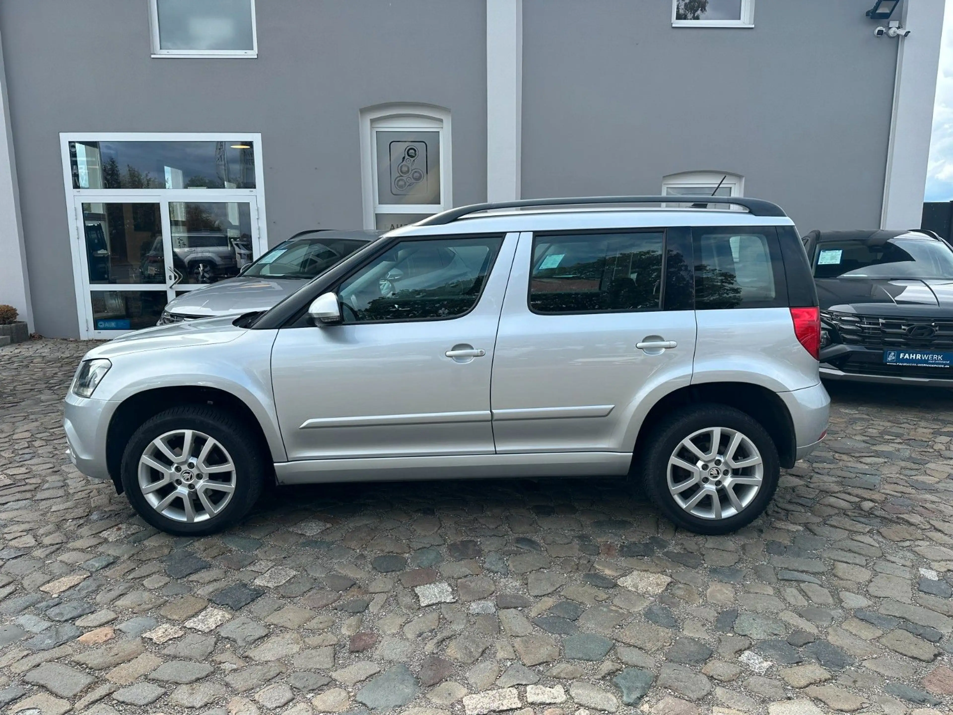 Skoda Yeti 2.0 TDI 4x4 Ambition AHK, Allwetterreifen — photo 4