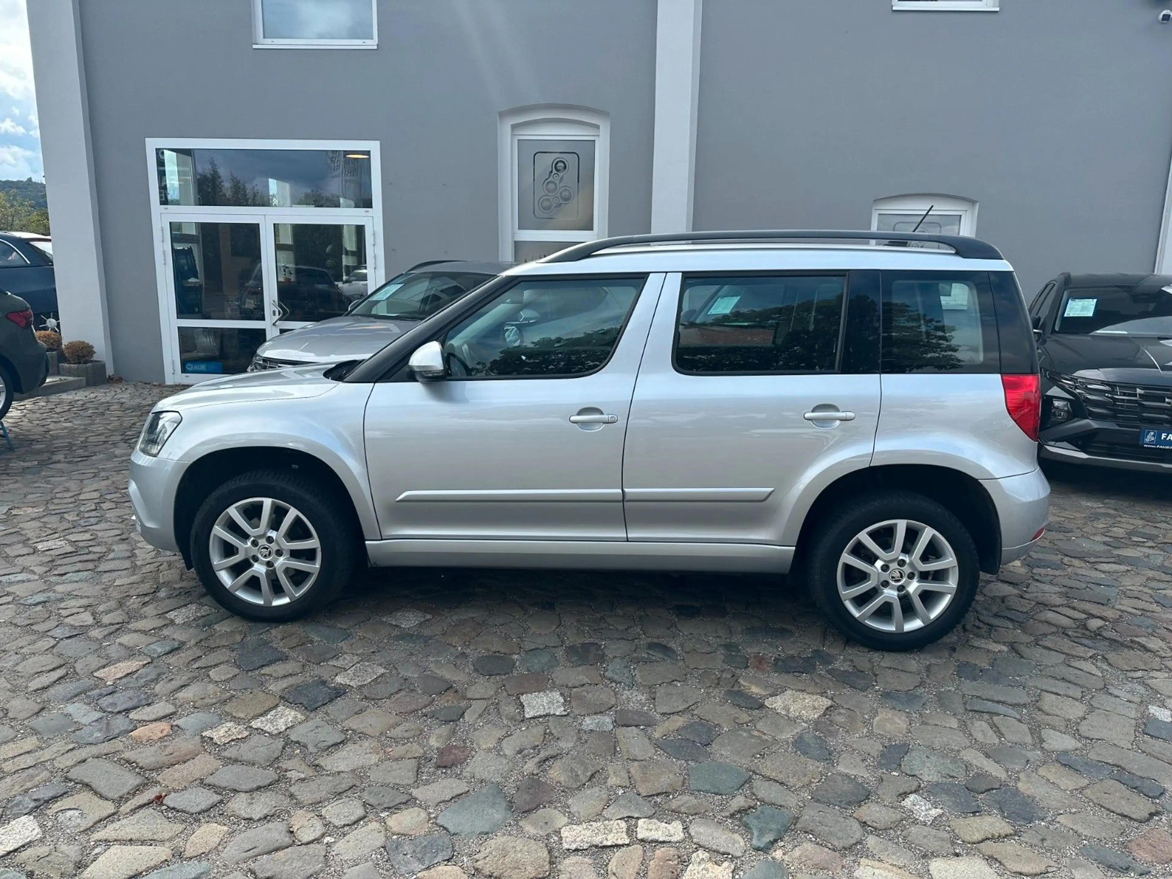 Skoda Yeti 2.0 TDI 4x4 Ambition AHK, Allwetterreifen — photo 3