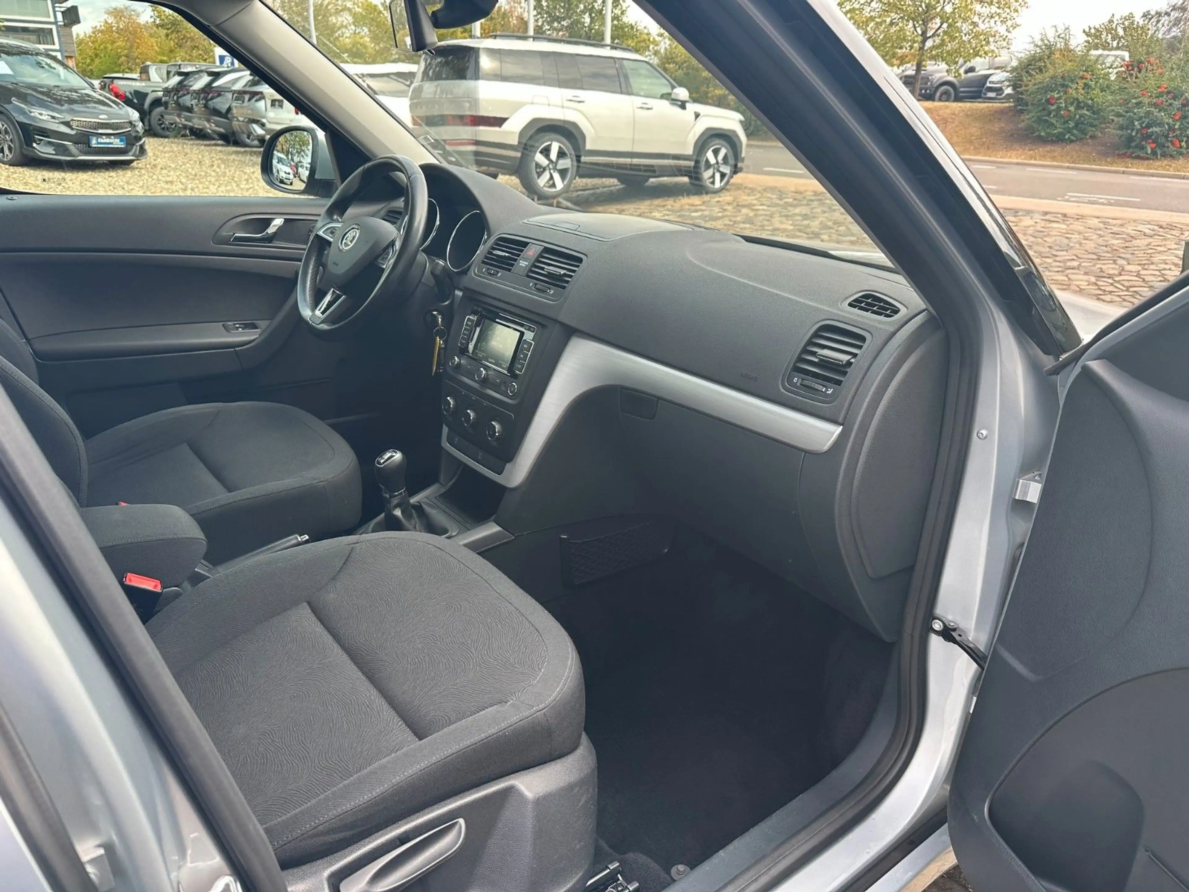 Skoda Yeti 2.0 TDI 4x4 Ambition AHK, Allwetterreifen — photo 9