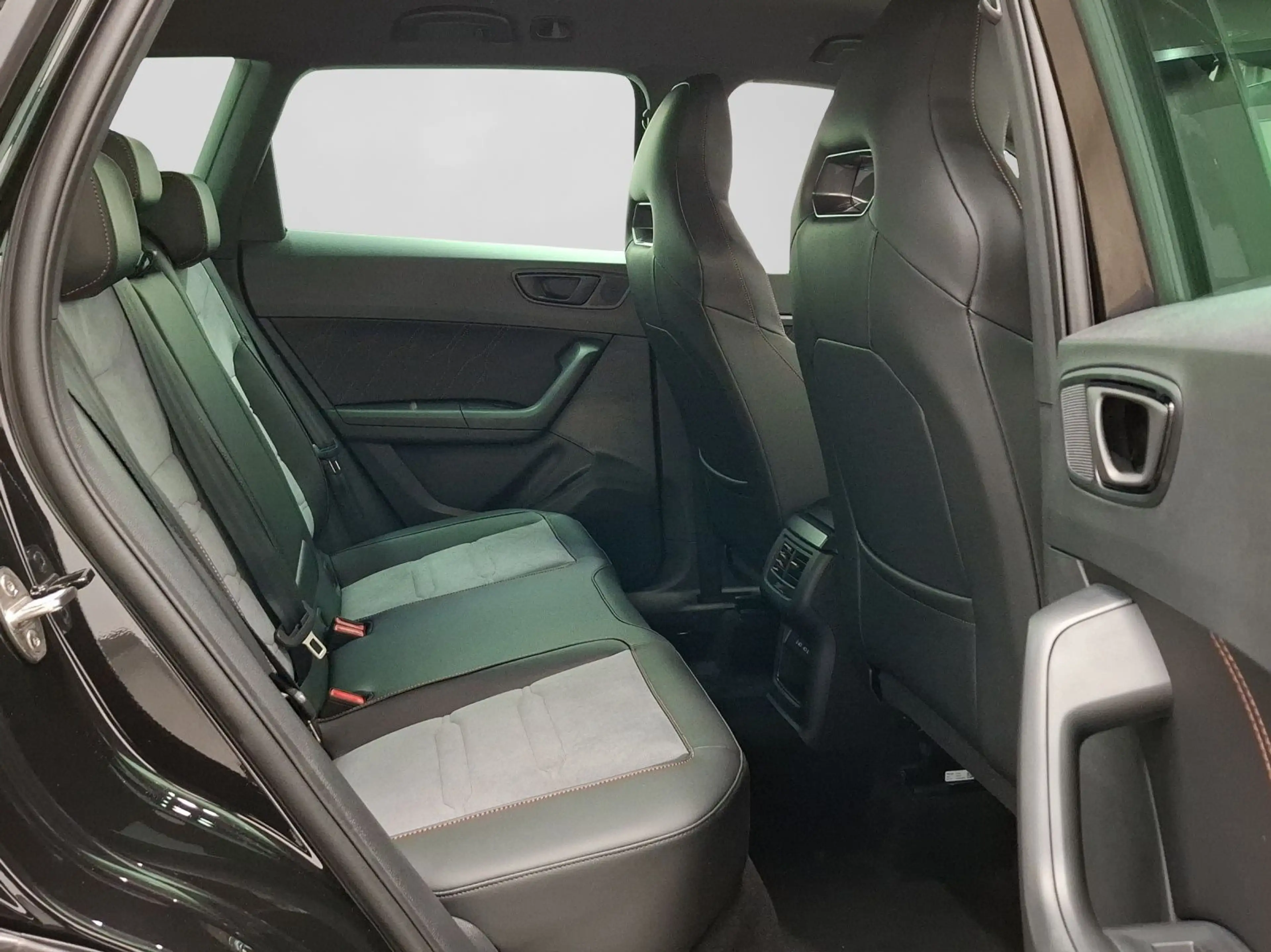 CUPRA Ateca 2.0 TSI DSG VZ 4DRIVE AREA VIEW NAVI SITZH — photo 6